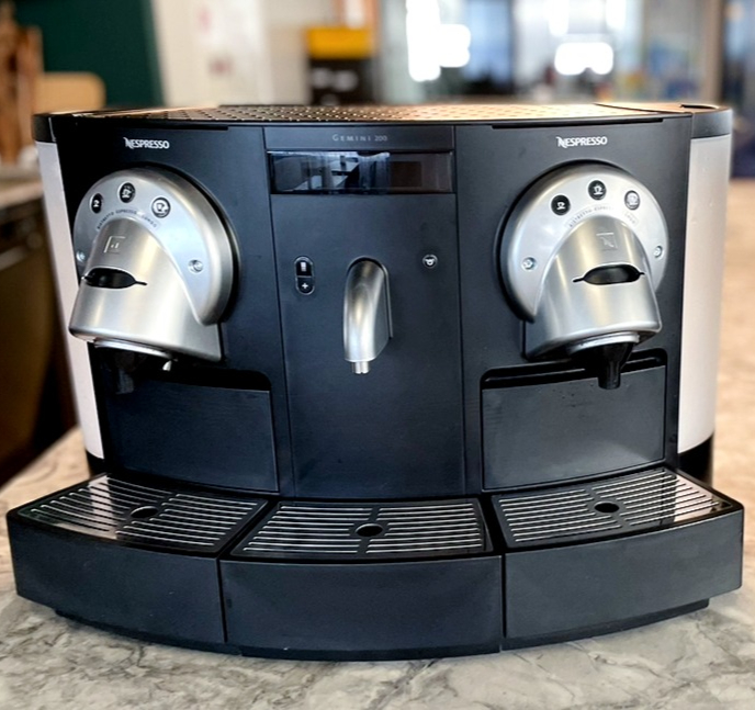 SELT / SOLD Nespresso Professonal GEMINI 200