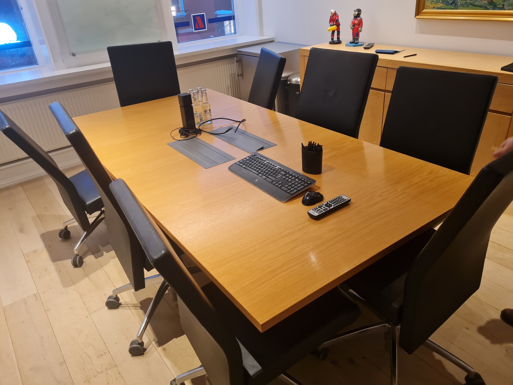 SELT / SOLD Fundarborð, 6 til 8 manna, 240 x 120 sm.