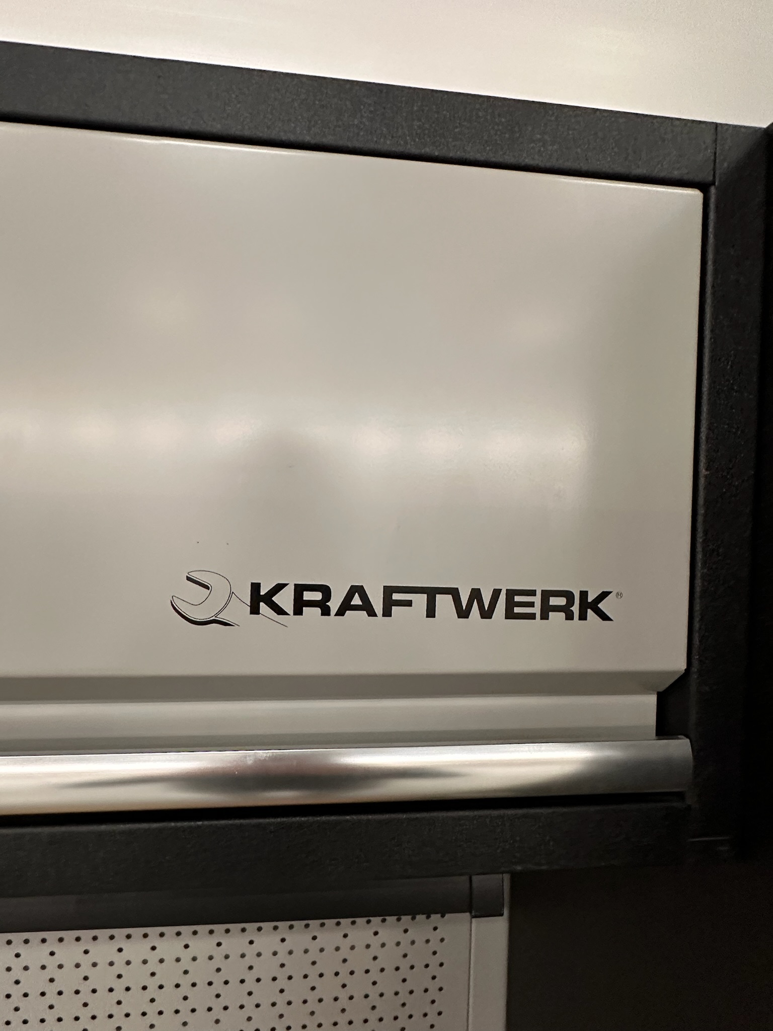 SELT / SOLD - Kraftwerk verkfærainnrétting frá Sindra 12