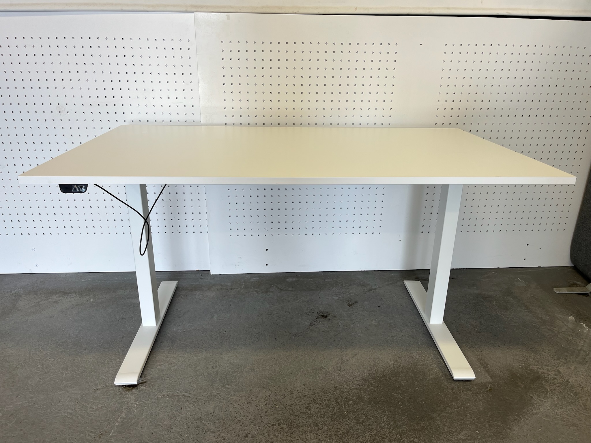 SELT / SOLD IKEA rafmagnsborð, B140xD80sm. 2