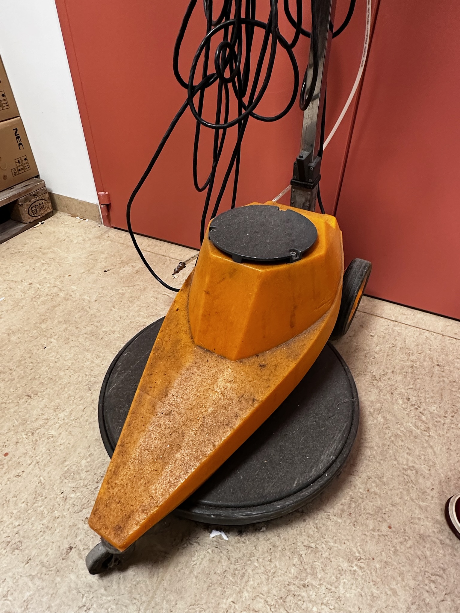 SELT / SOLD Taski skúringarvél 3