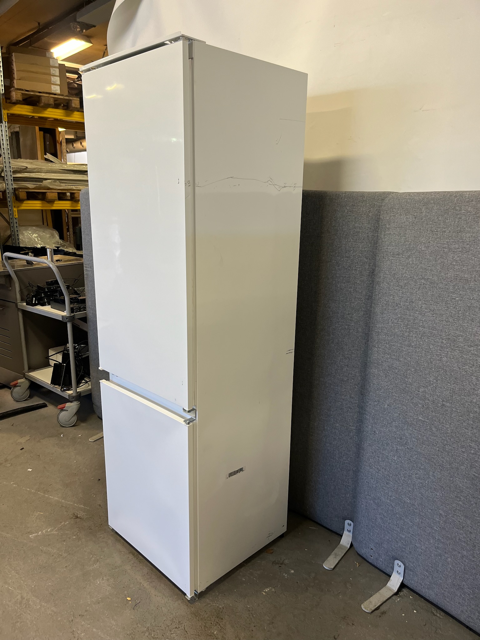 SELT / SOLD AEG kæliskápur með frysti, H179xB54xD52sm. 6