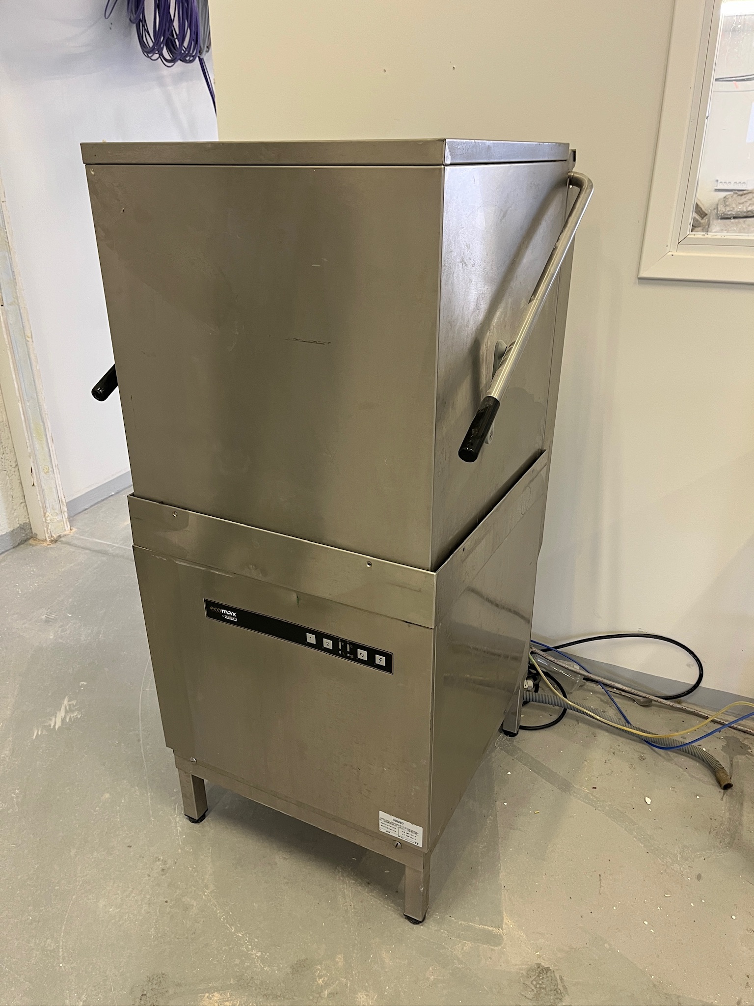 SELT / SOLD Hobart húddvél