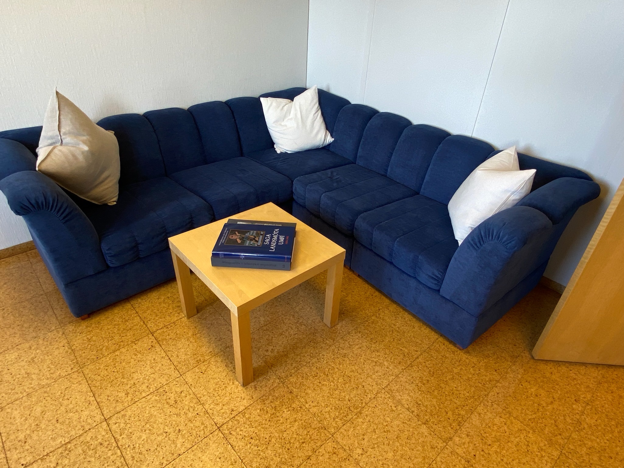 SELT / SOLD Velvet hornsófi blár