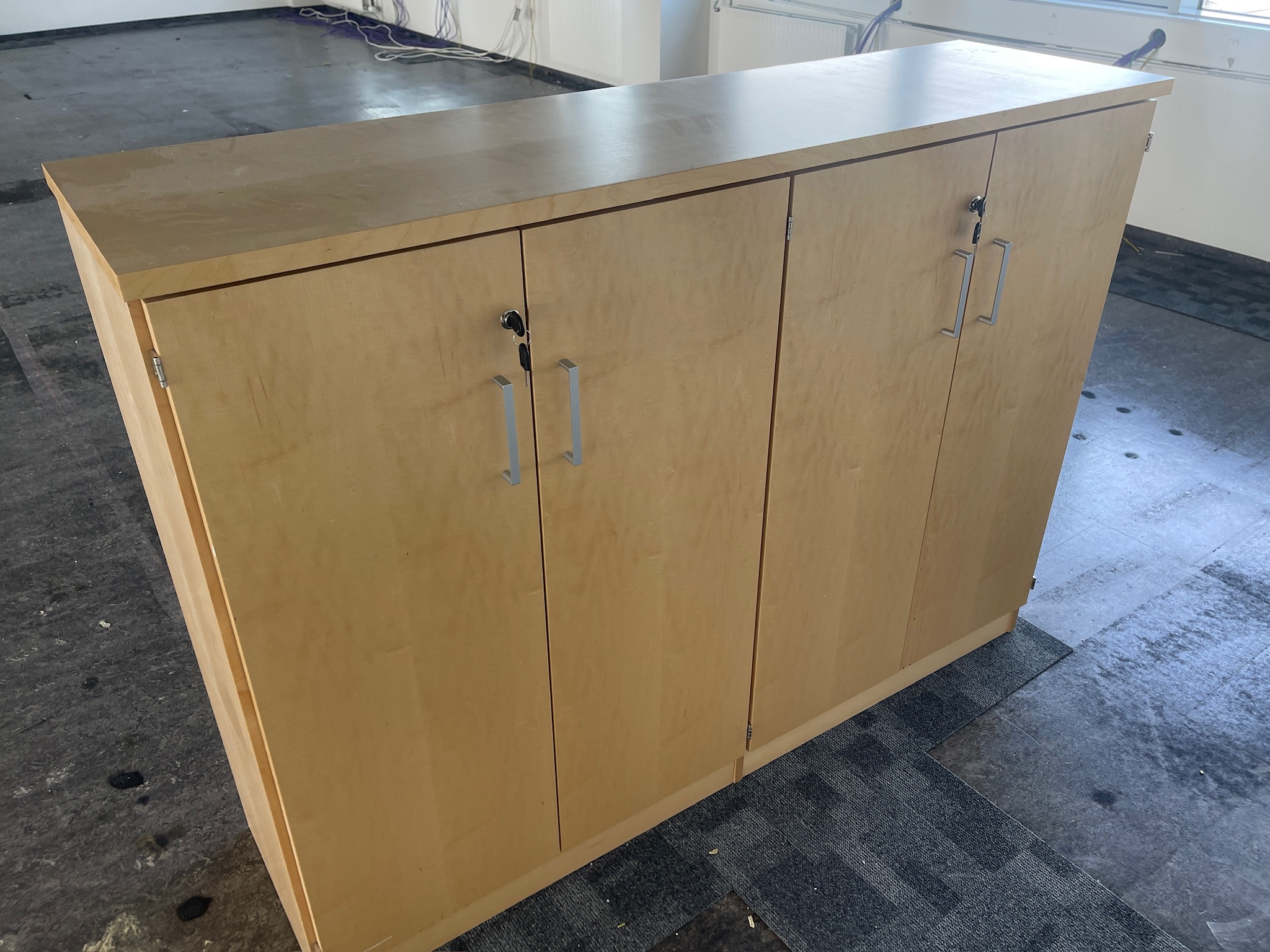 SELT / SOLD Skrifstofuskápur með læsingu, H118xB160xD45sm.