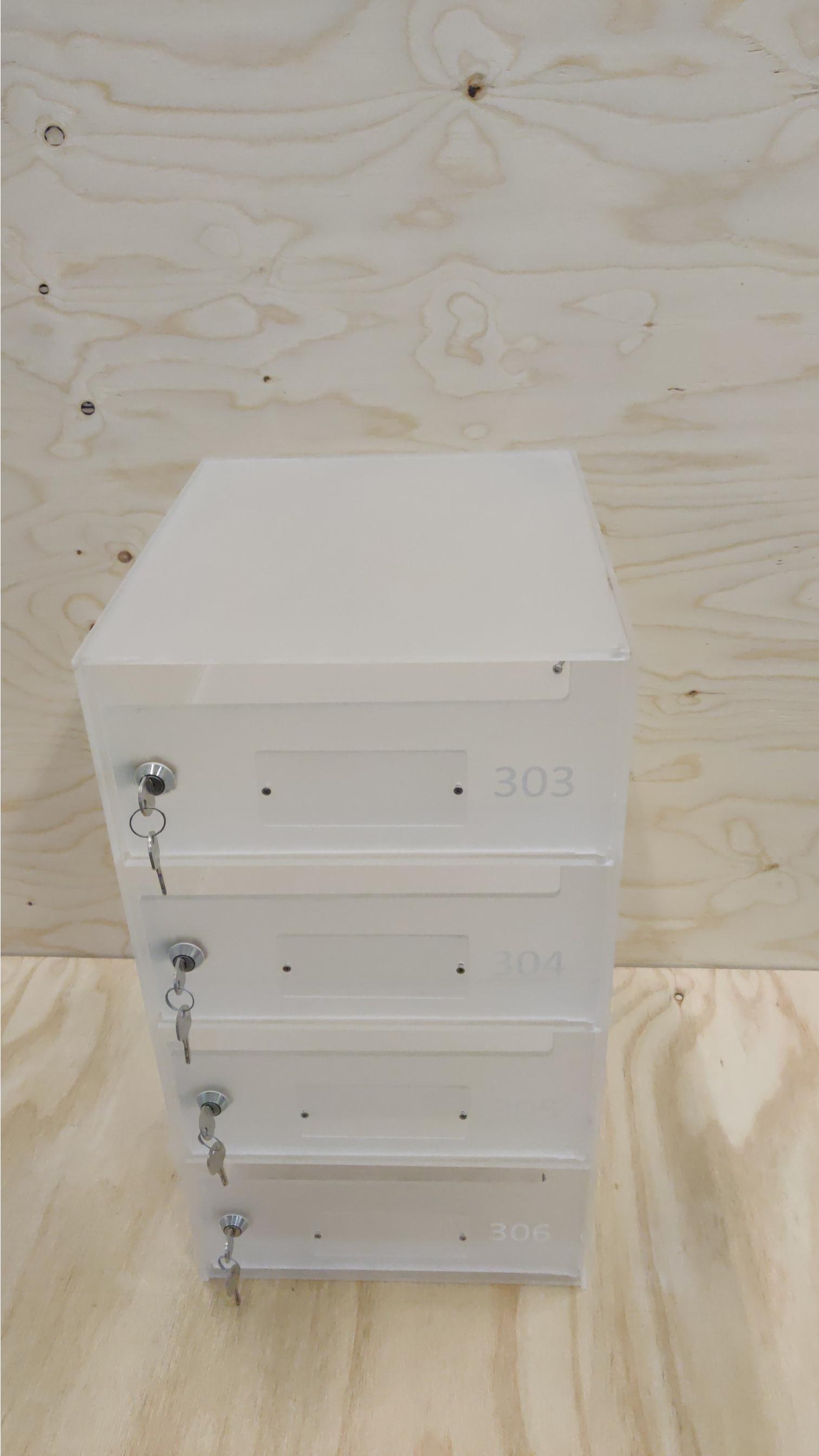 Selt - sold - Póstkassar - plast / plexigler - póstkassi ónotað 2