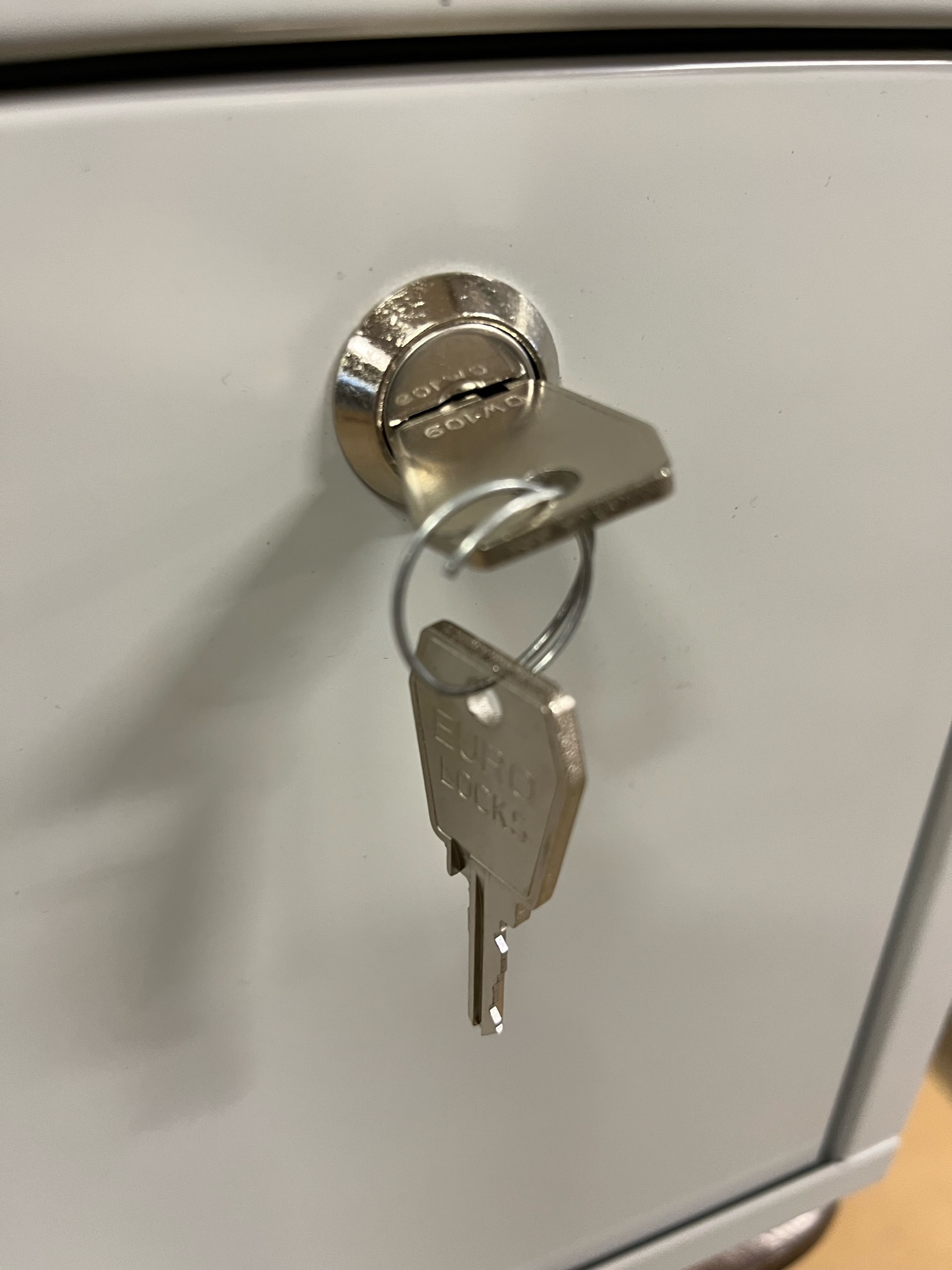 SELT / SOLD Geymsluhólf læsanlegt 6