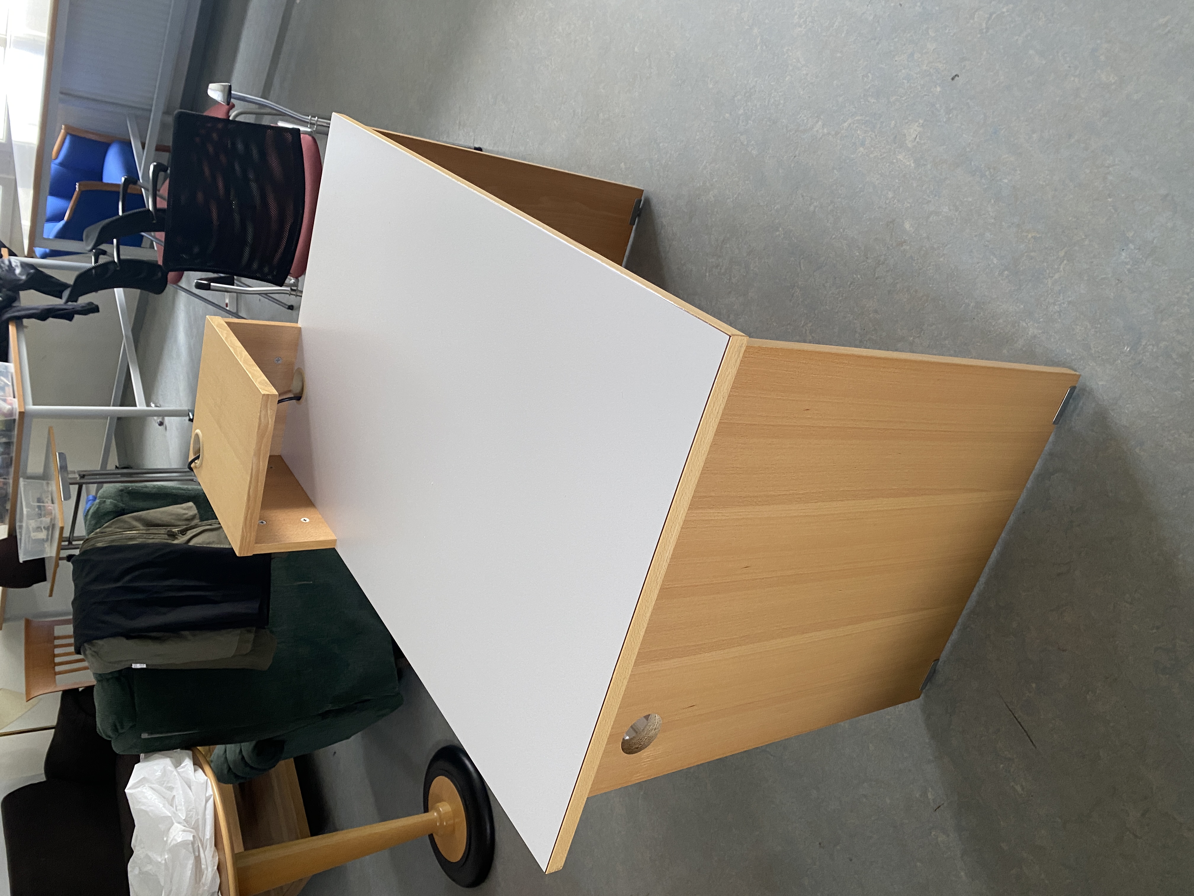 SELT / SOLD Flott kennsluborð - skrifborð 110 x 65 sm