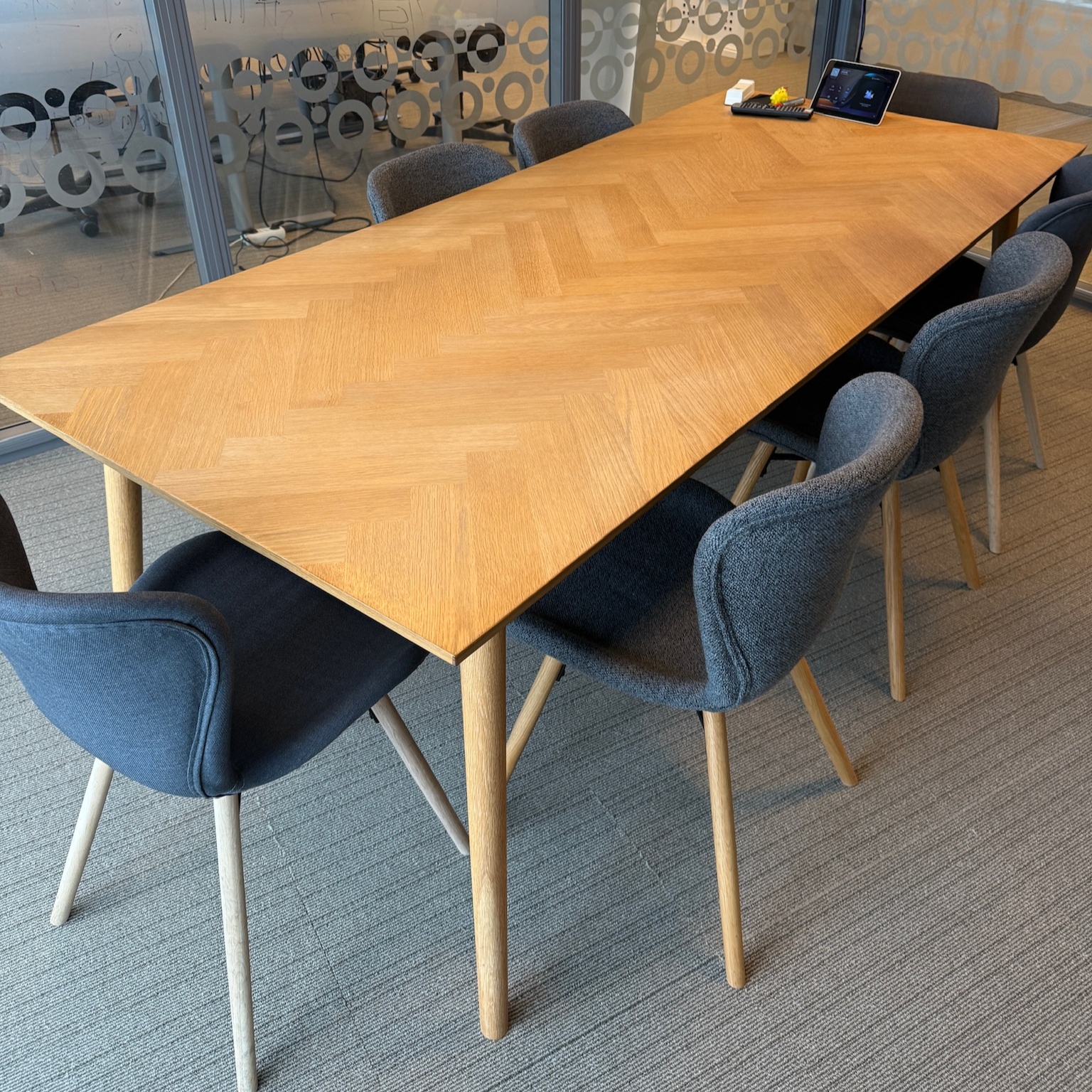 SELT / SOLD Borðstofuborð frá Ilvu, L220xB95sm.