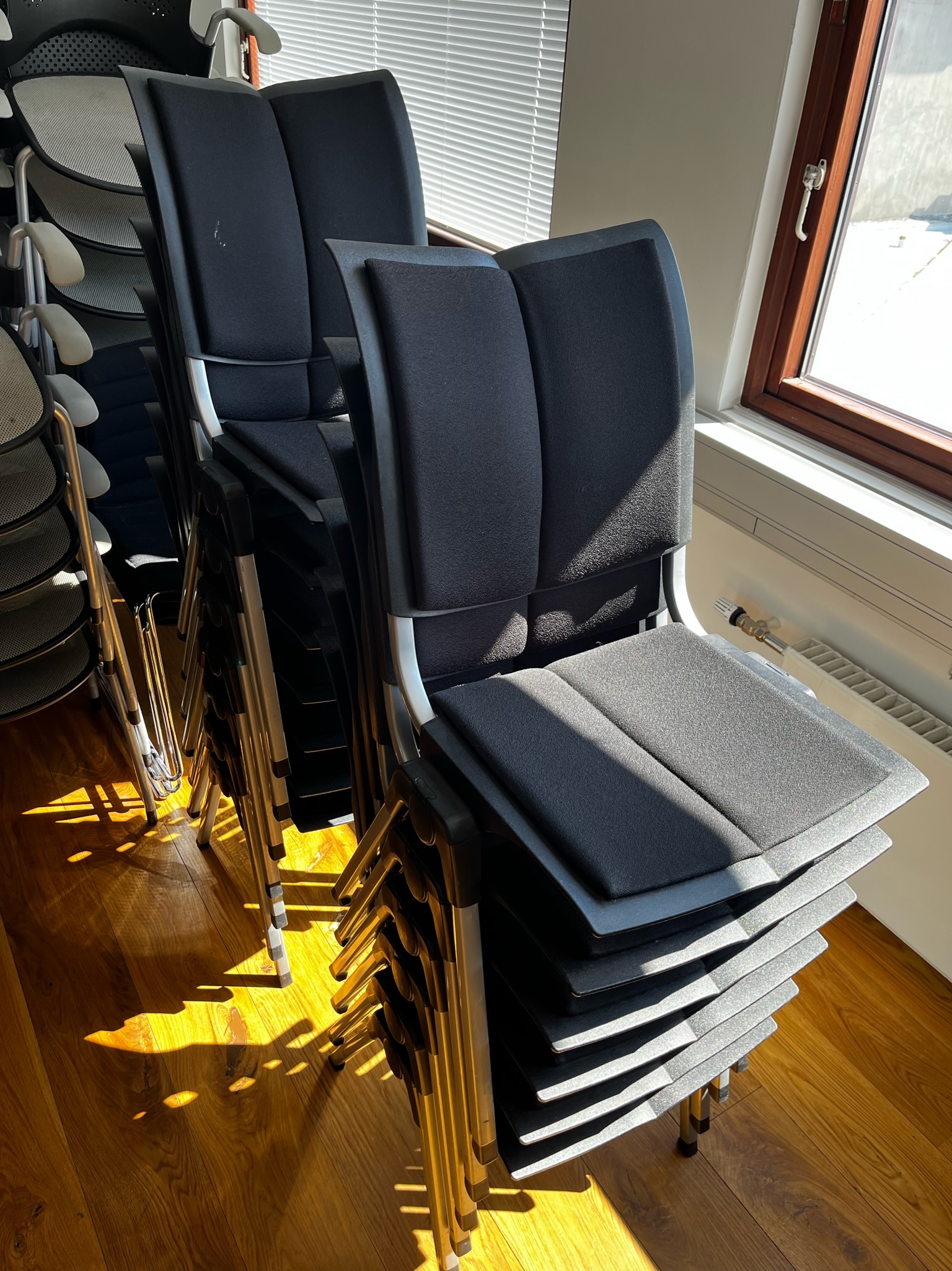 SELT / SOLD Håg fundarstólar svartir, staflanlegir 6