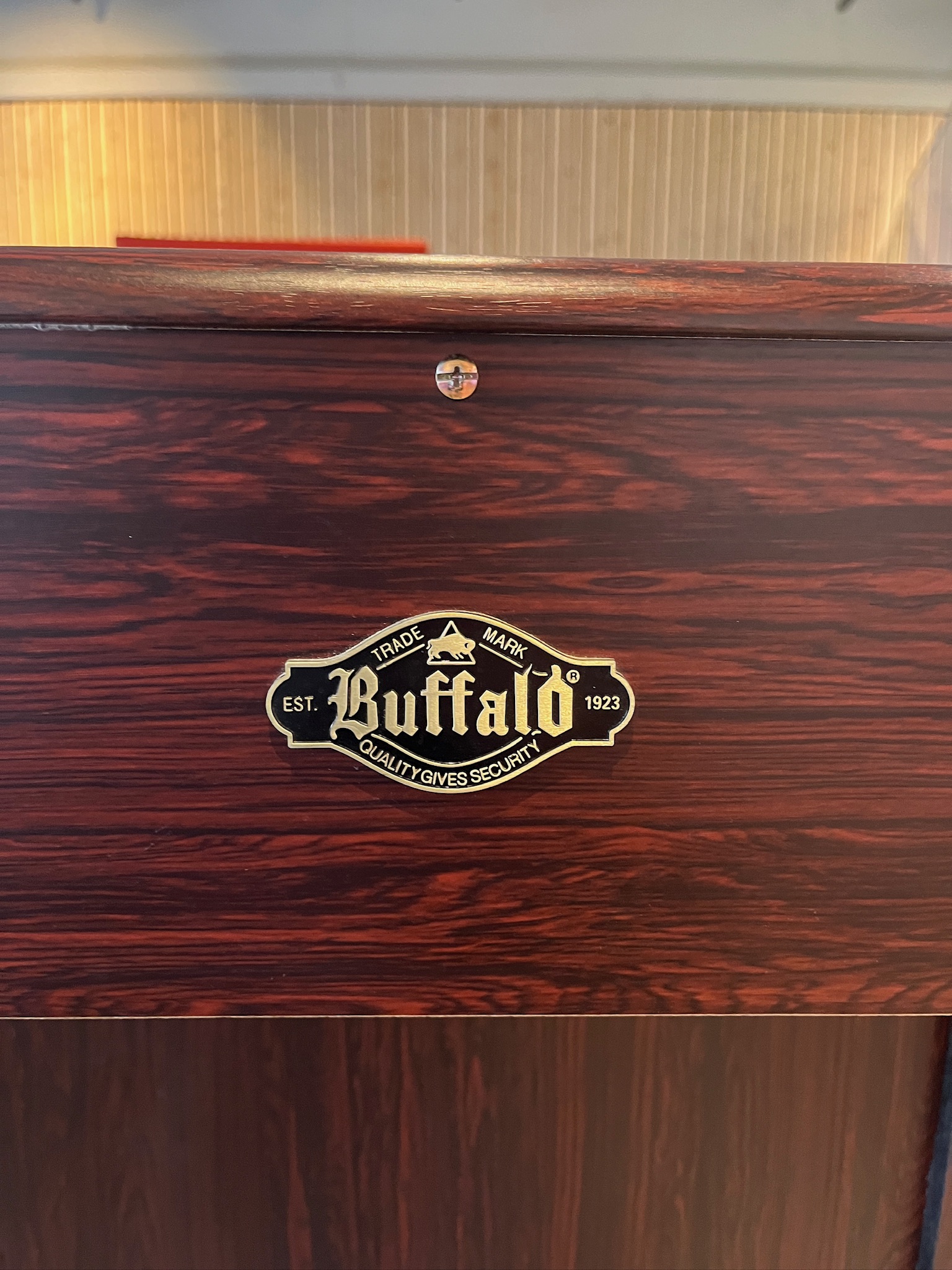 SELT / SOLD Flott Buffalo poolborð ásamt kjuðum 9