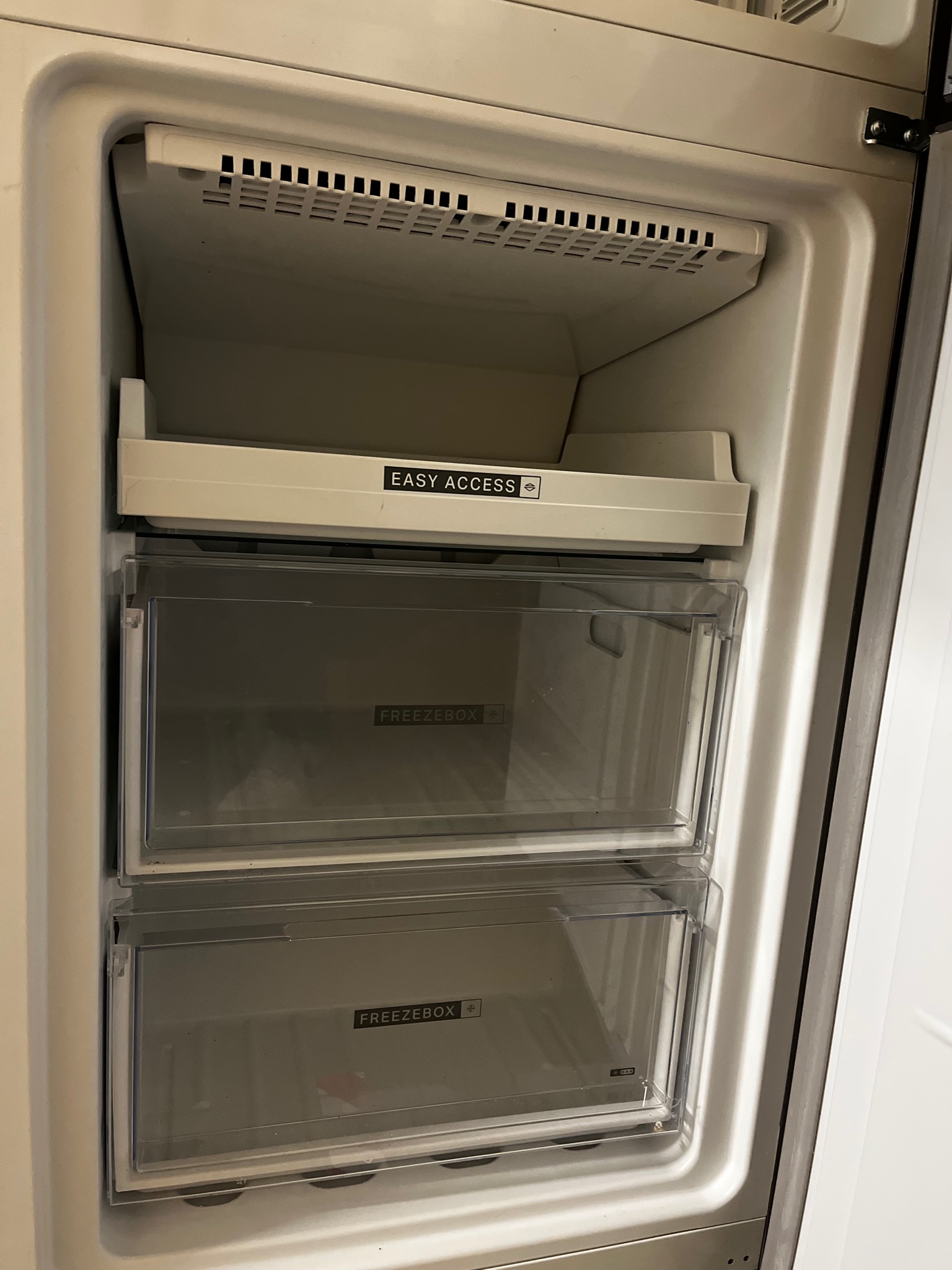 SELT / SOLD Whirlpool Kæliskápur með frysti 3