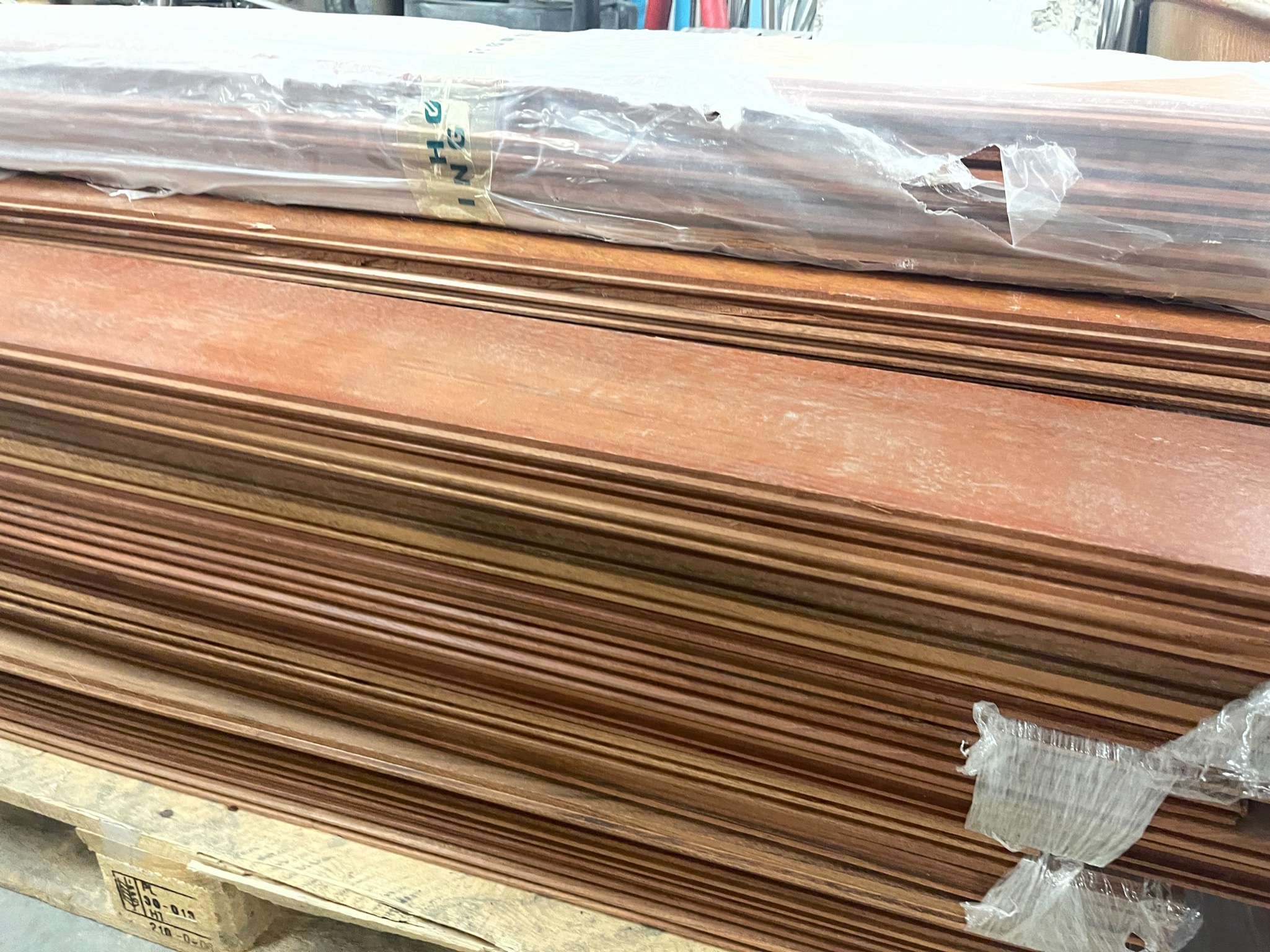 SELT / SOLD Flott gegnheilt parket