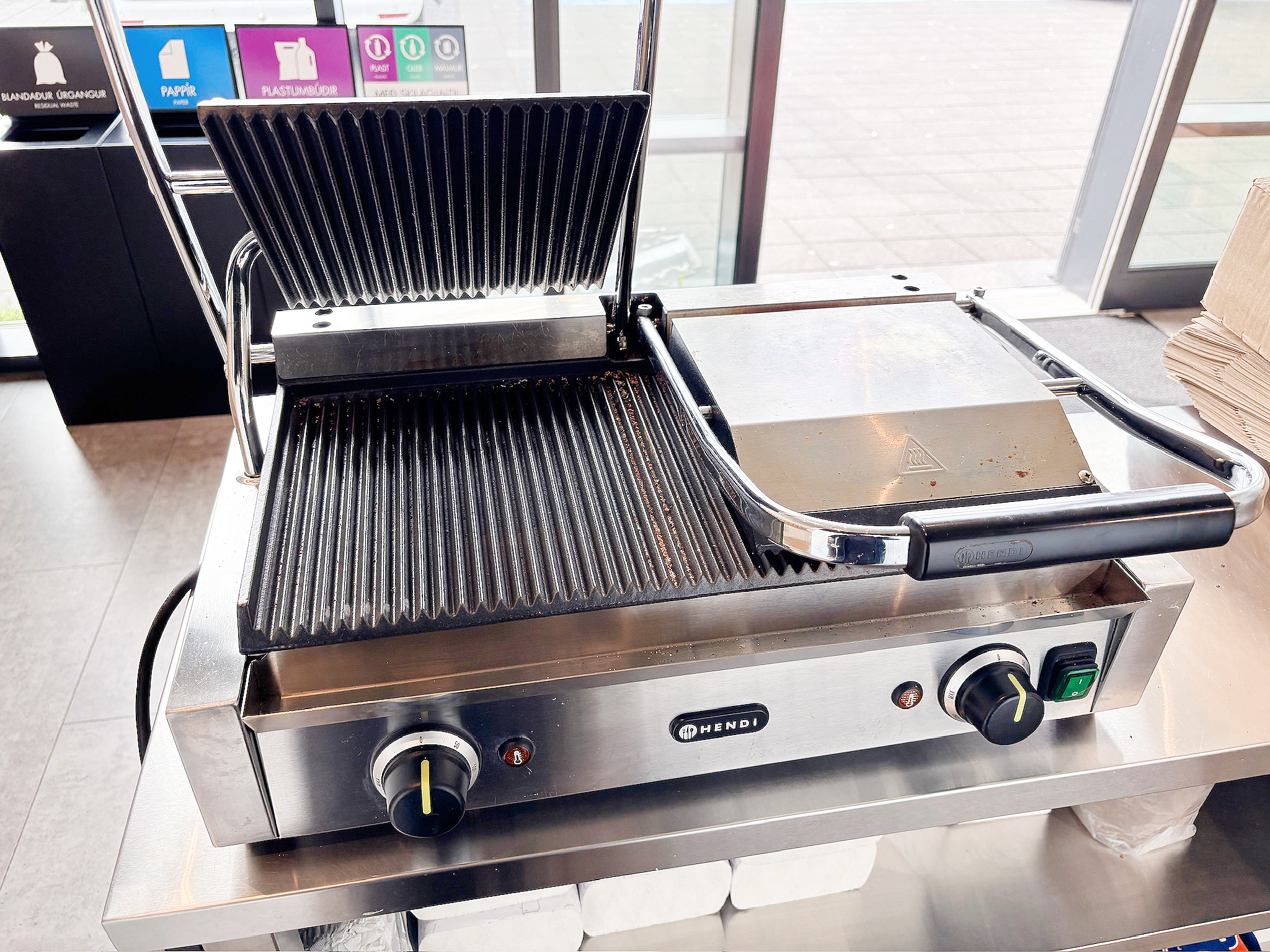 SELT / SOLD Nýlegt Hendi Samlokugrill Tvöfalt
