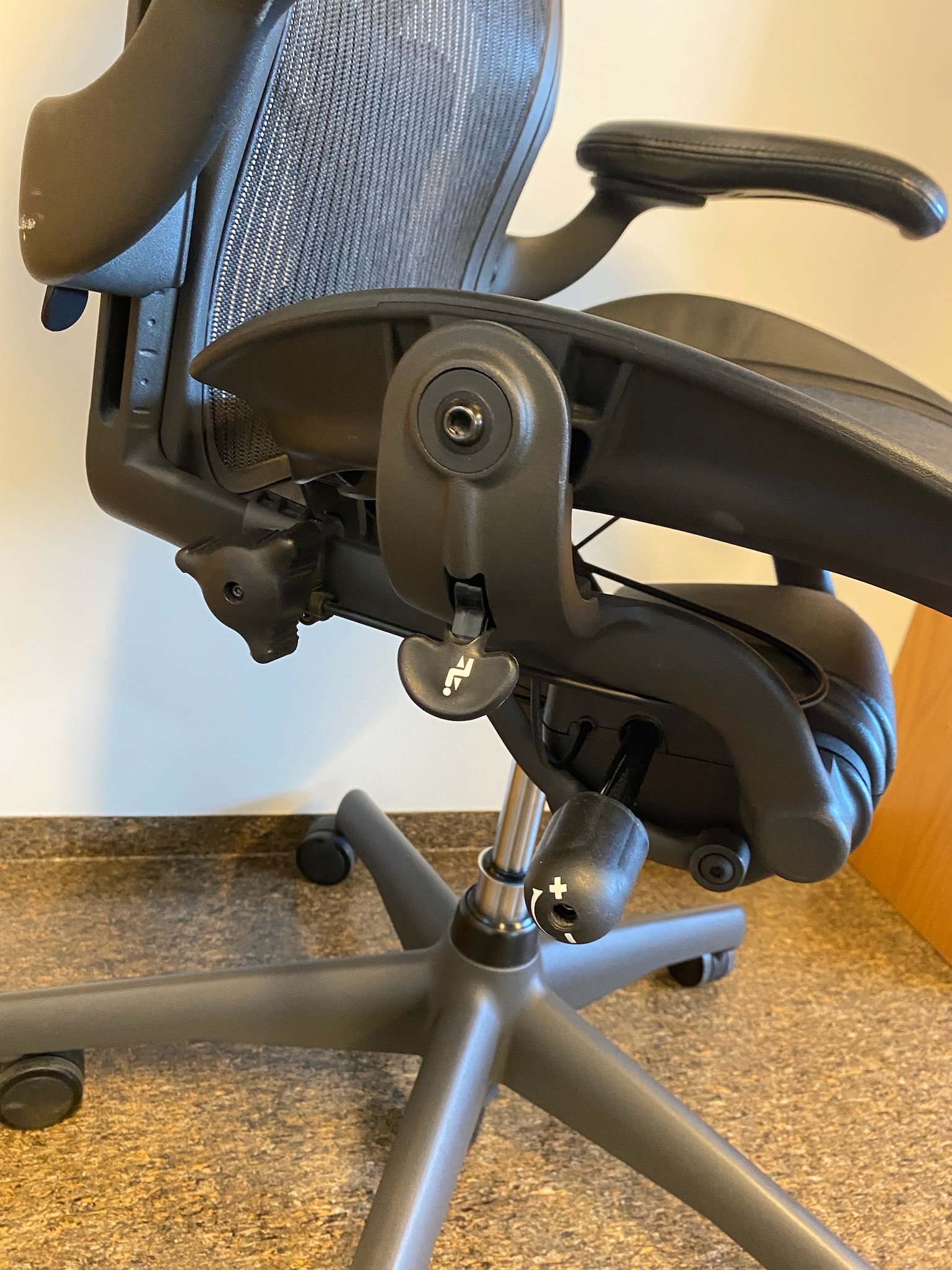 SELT / SOLD Herman Miller Aeron (A stærð) - Alþingi 9