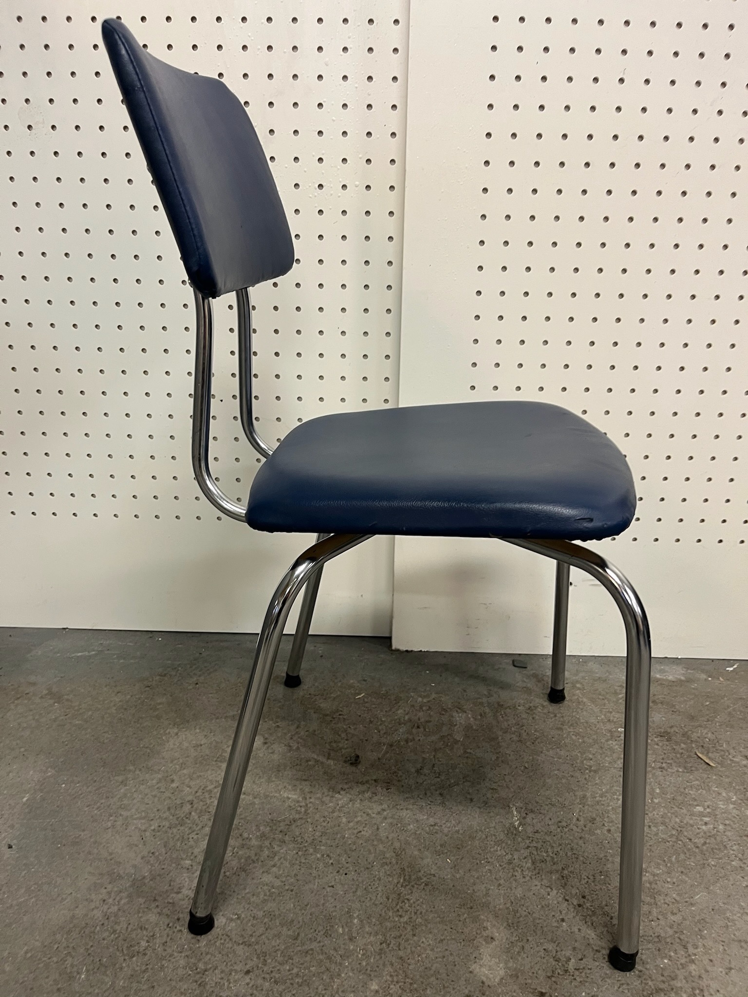 SELT / SOLD Mötuneytisstólar, staflanlegir 3