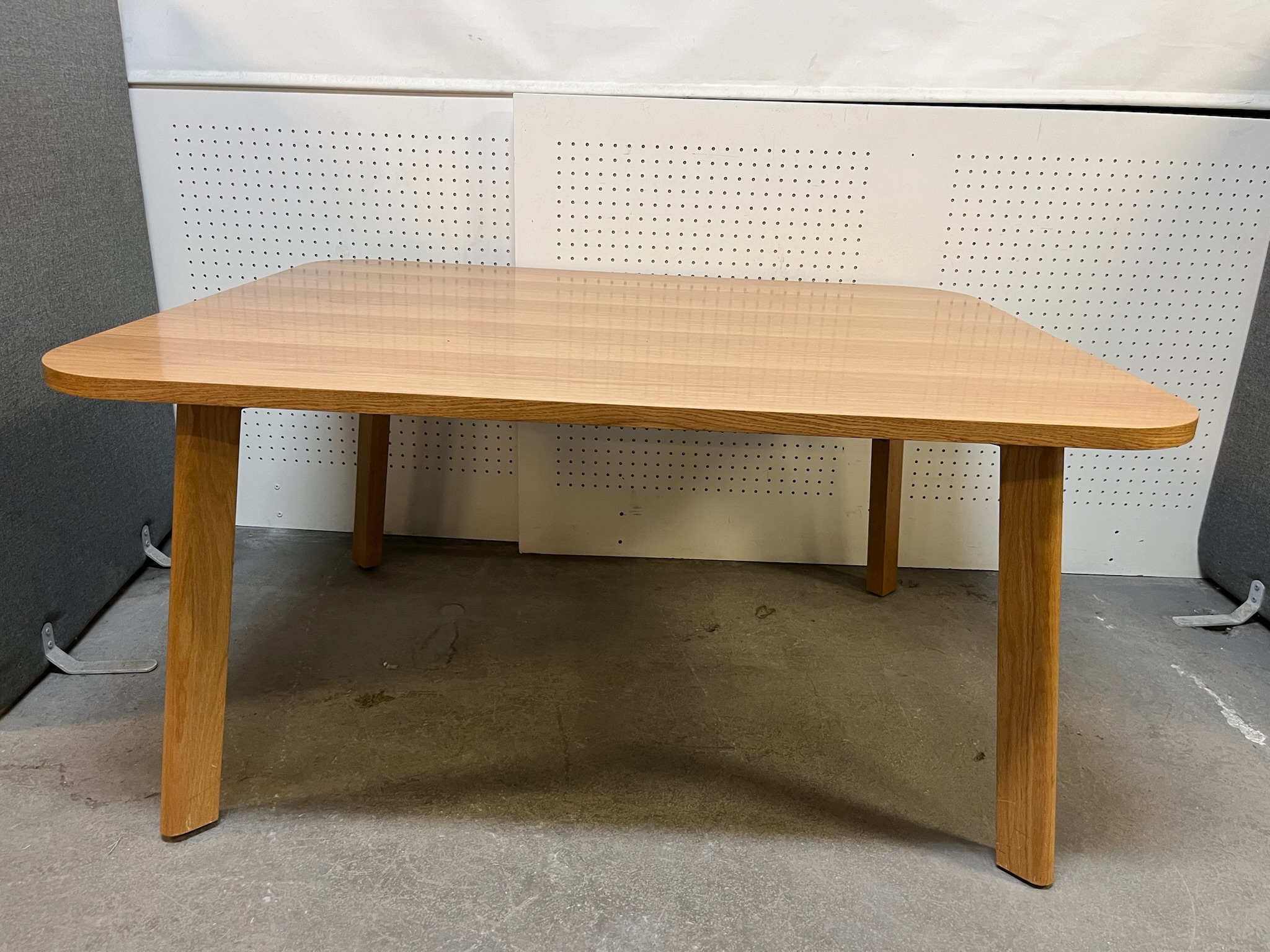 SELT / SOLD Borstofuborð, B120xD150sm. 6
