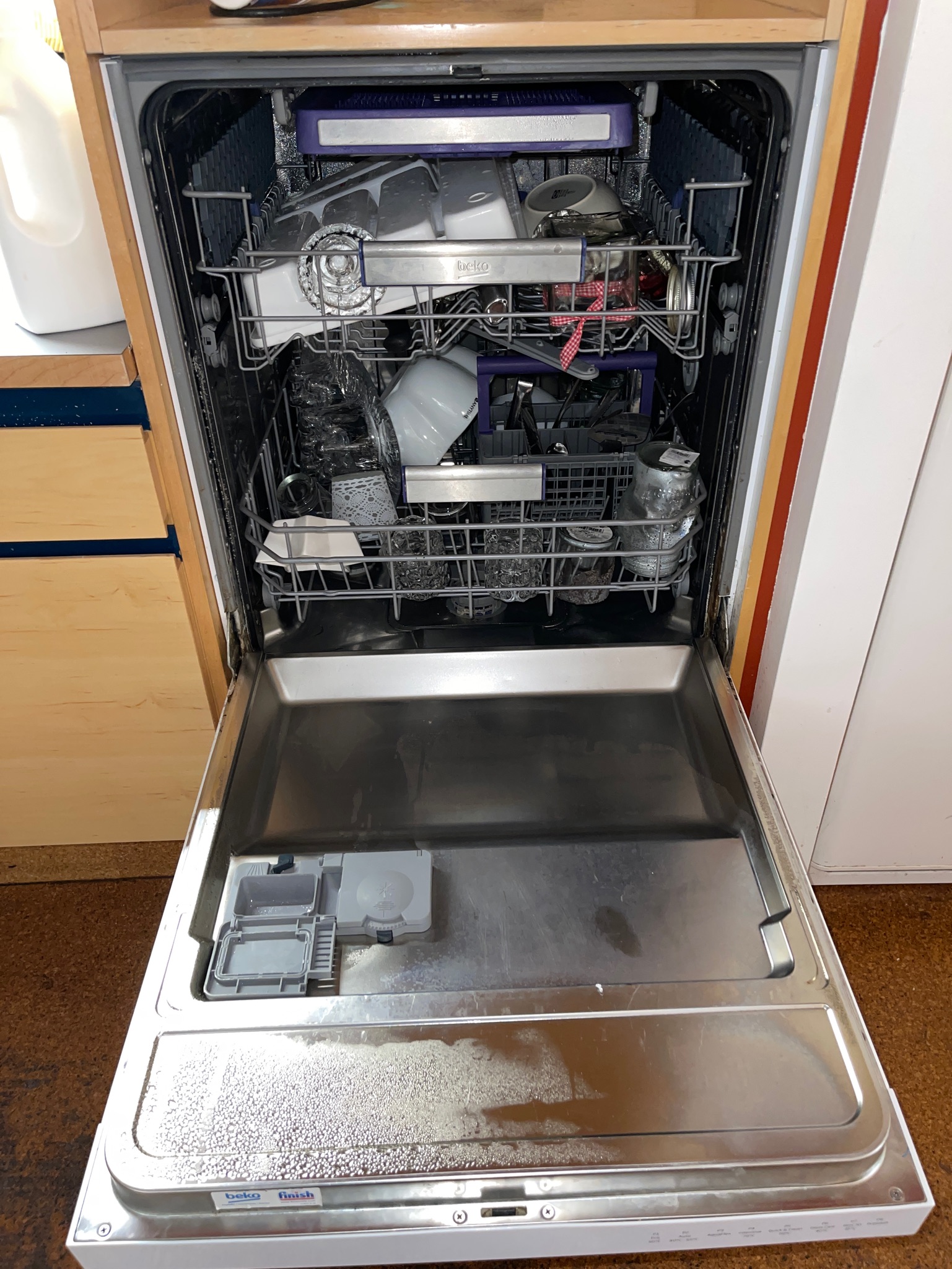 Selt/Endurnýtt-Nýleg Beko uppþvottavél 60 sm 10