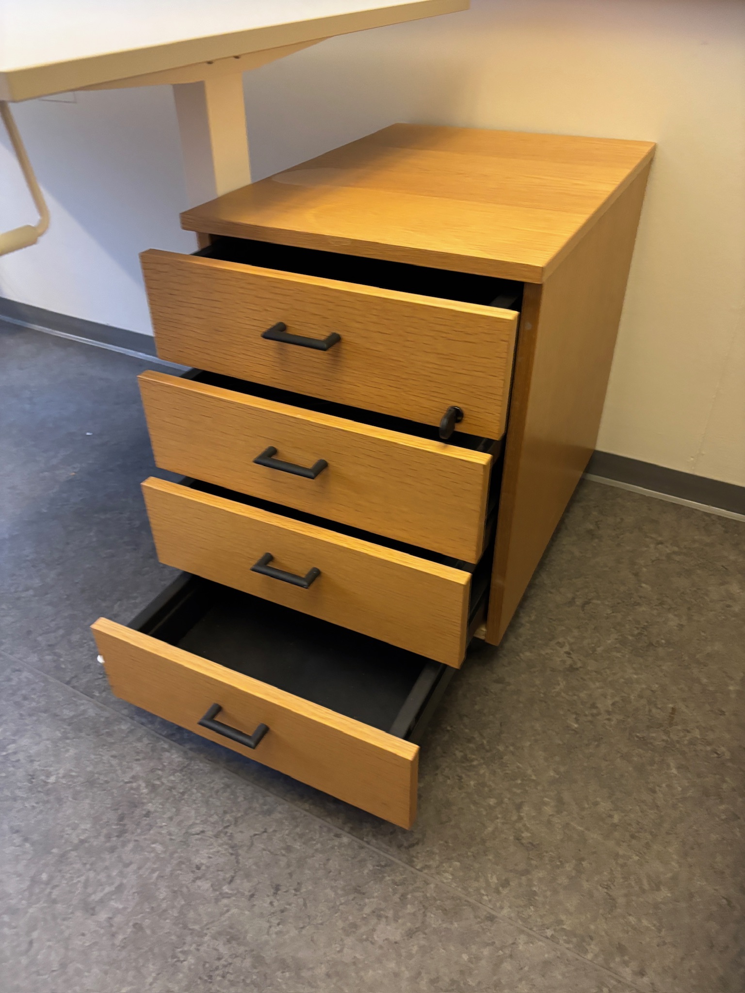 SELT / SOLD Skúffuskápur frá Á. Guðmunsson 2