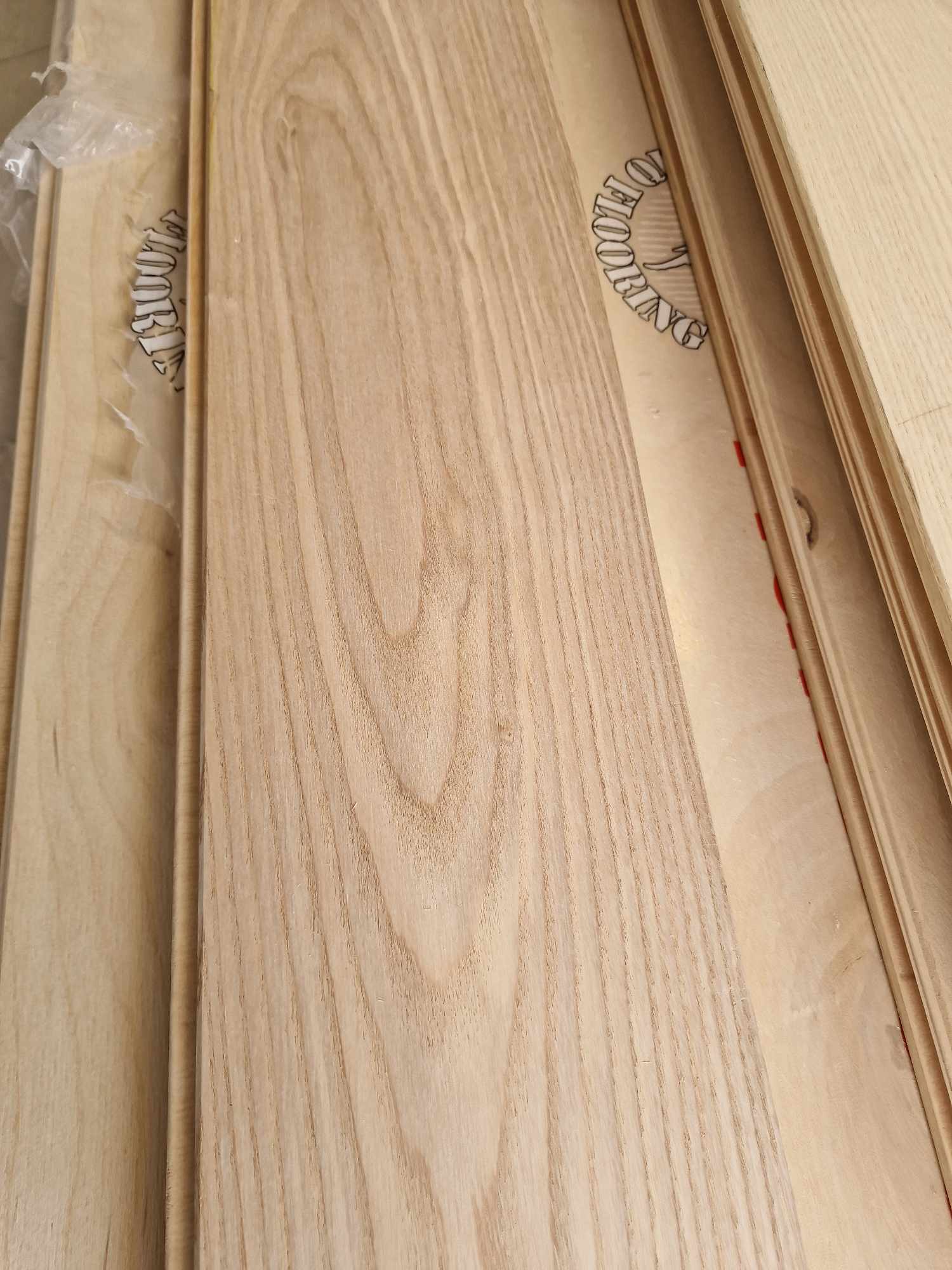 SELT / SOLD - Vandað parket frá Hakwood - Parki - 52 fm.