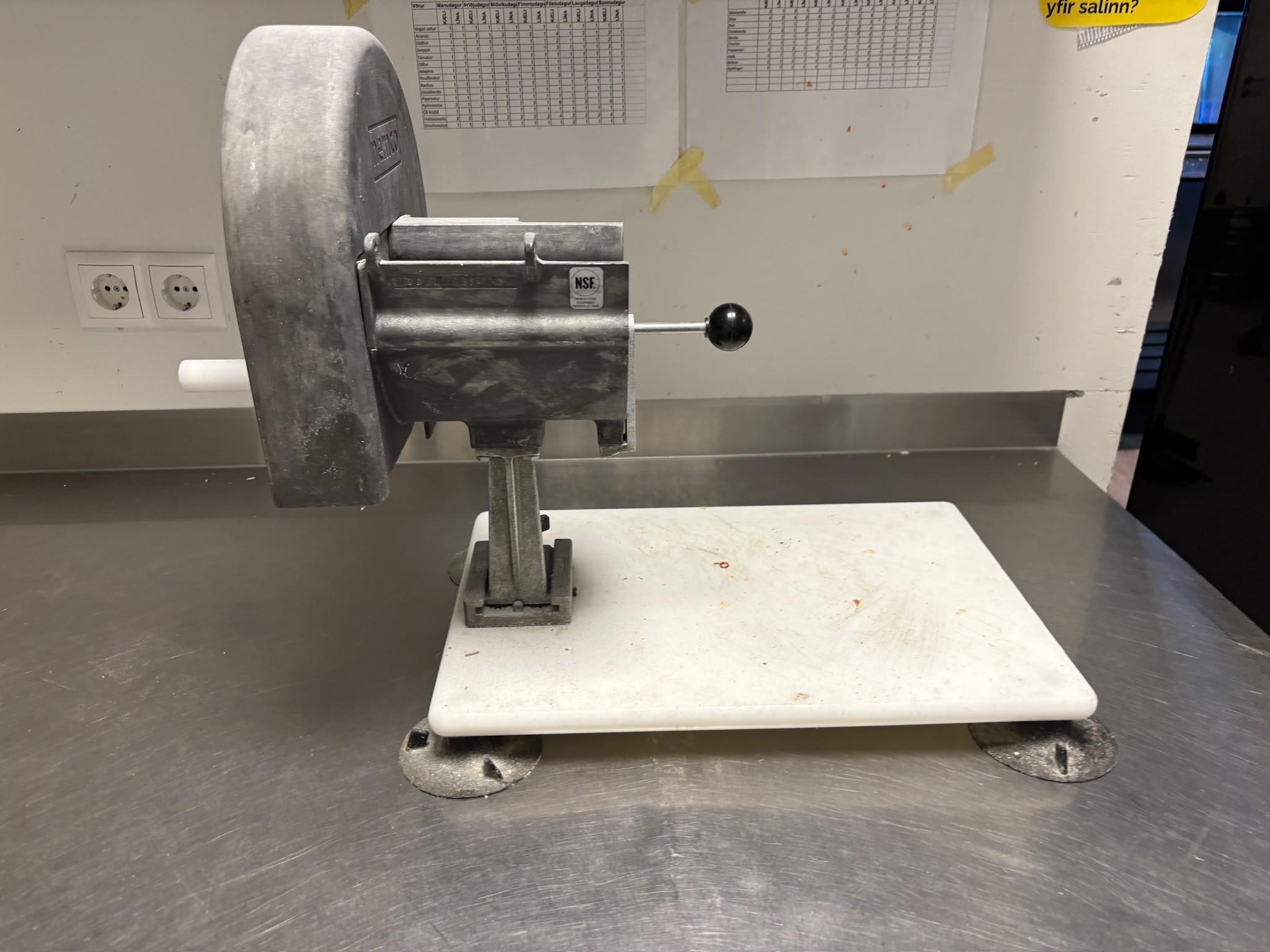 SELT / SOLD Nemco Easy Vegetable Slicer - 25 Slice 4