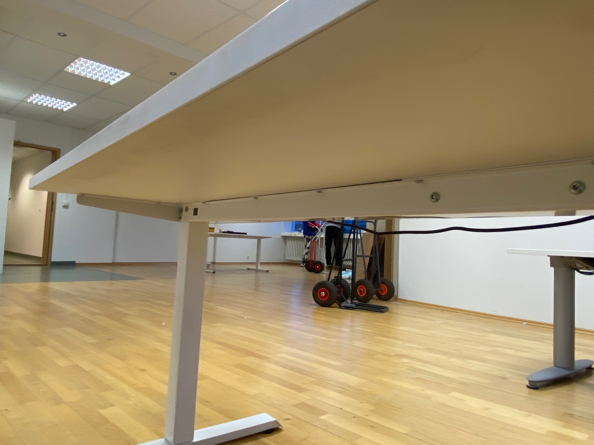SELT/SOLD Rafmagnsborð hvítt frá Pennanum, 180 x 80 sm. 5