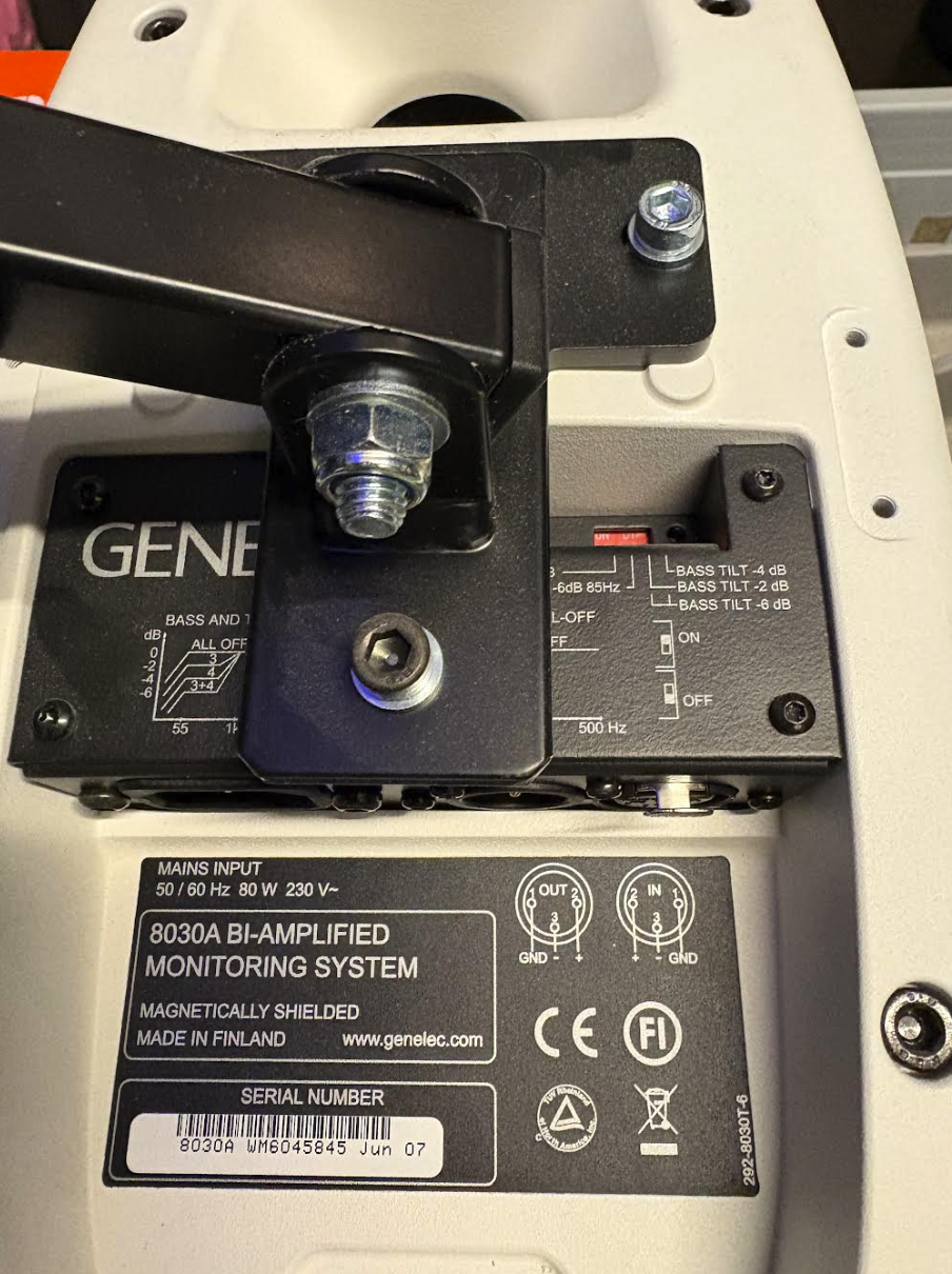 SELT / SOLD Genelec hátalari frá Ofar 2