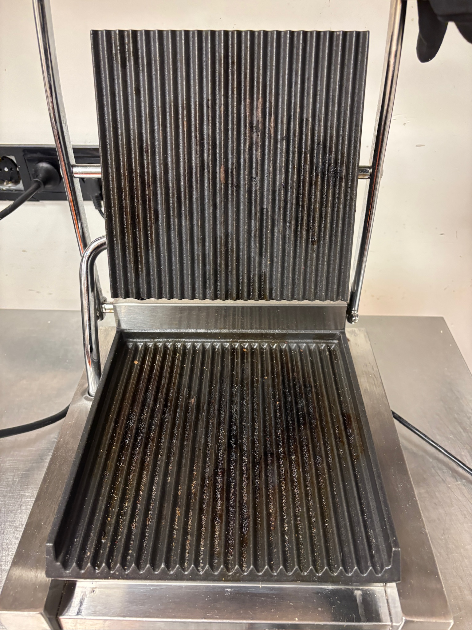 SELT / SOLD Hendi samlokugrill 6