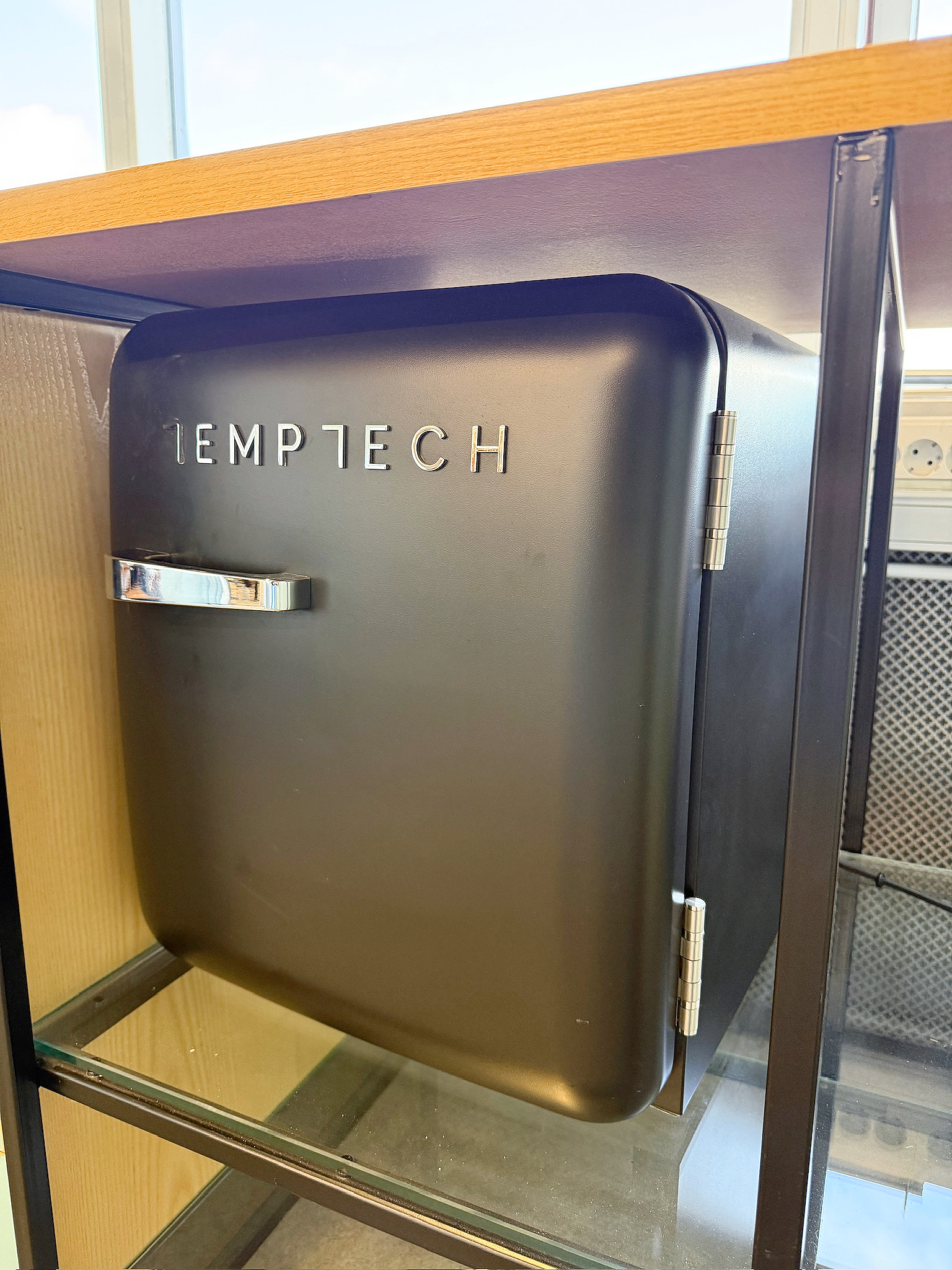 SELT / SOLD Temptech Retro kæliskápur 2