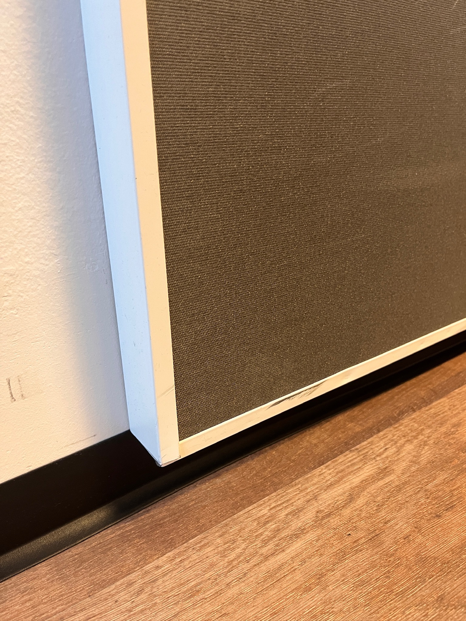 SELT / SOLD - Veggjaklæðning hljóðeinangrandi, H246 x B240 sm. 5