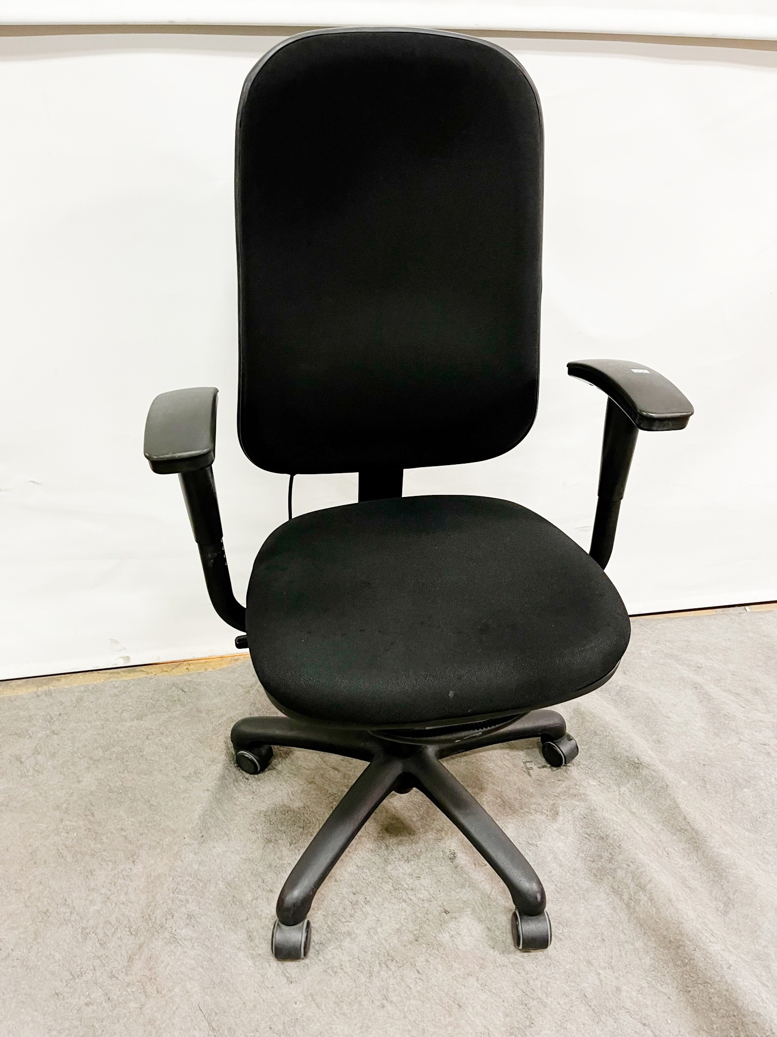 SELT / SOLD Á. G. Mark 30 skrifstofustóll með örmum 2