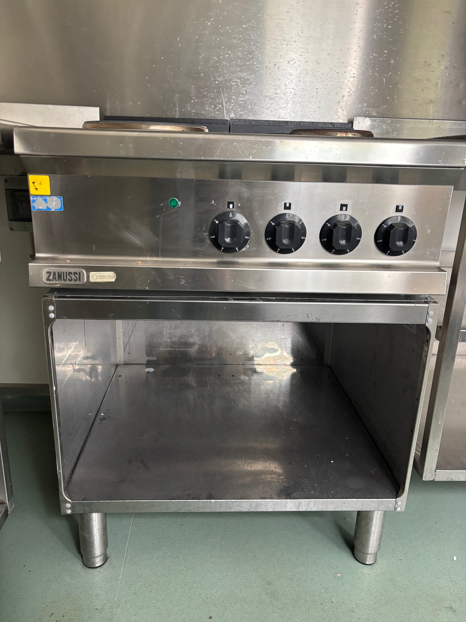 SELT / SOLD Zanussi helluborð m.undirborði 3