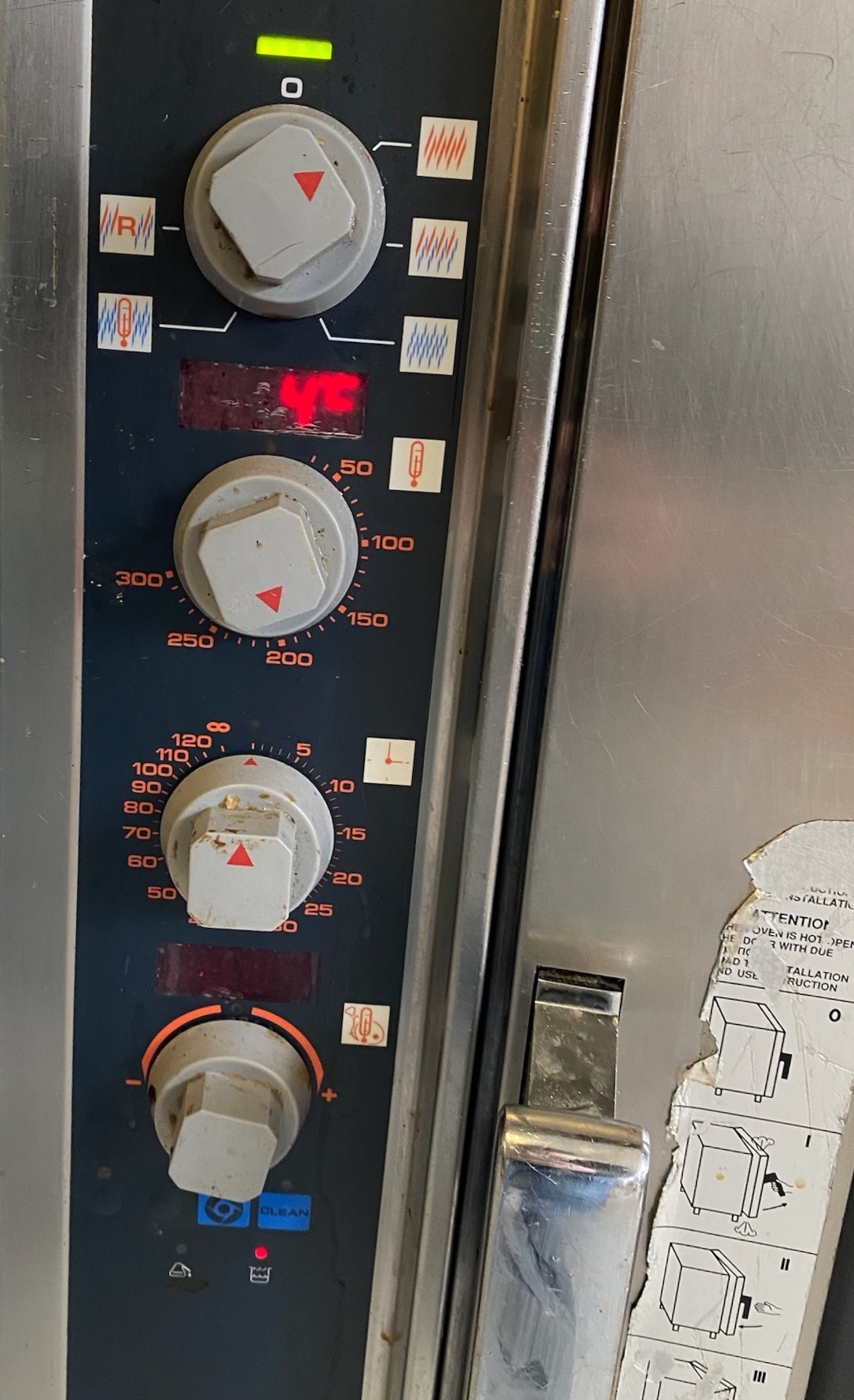 SELT / SOLD Zanussi ofn frá ProGastro - H100 x B90 x D90 sm. 2
