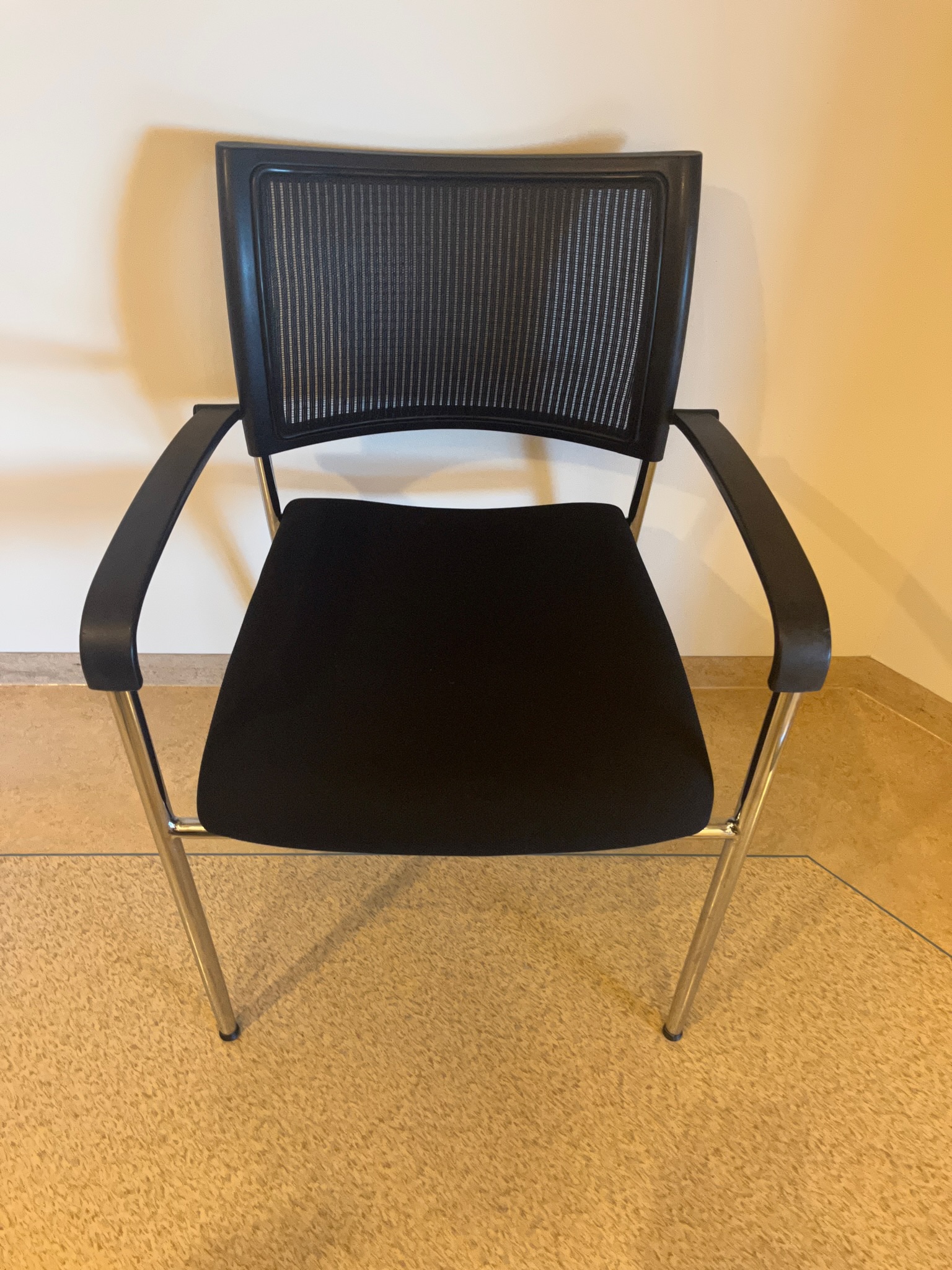 SELT / SOLD - Fundarstólar - 5 stk til 2