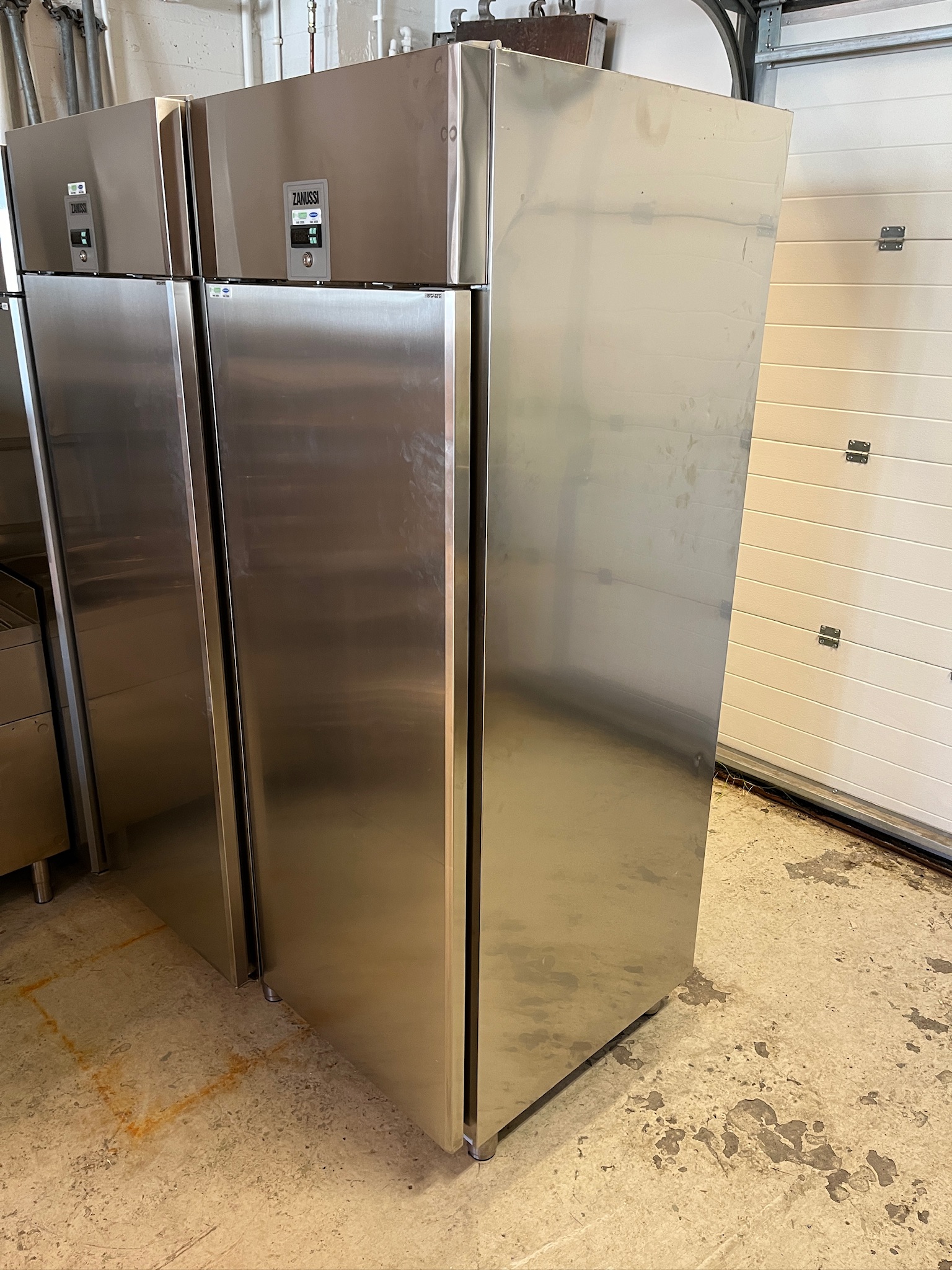 SELT / SOLD Zanussi frystiskápur, 670L, H206 x D83 x B71 sm. 2