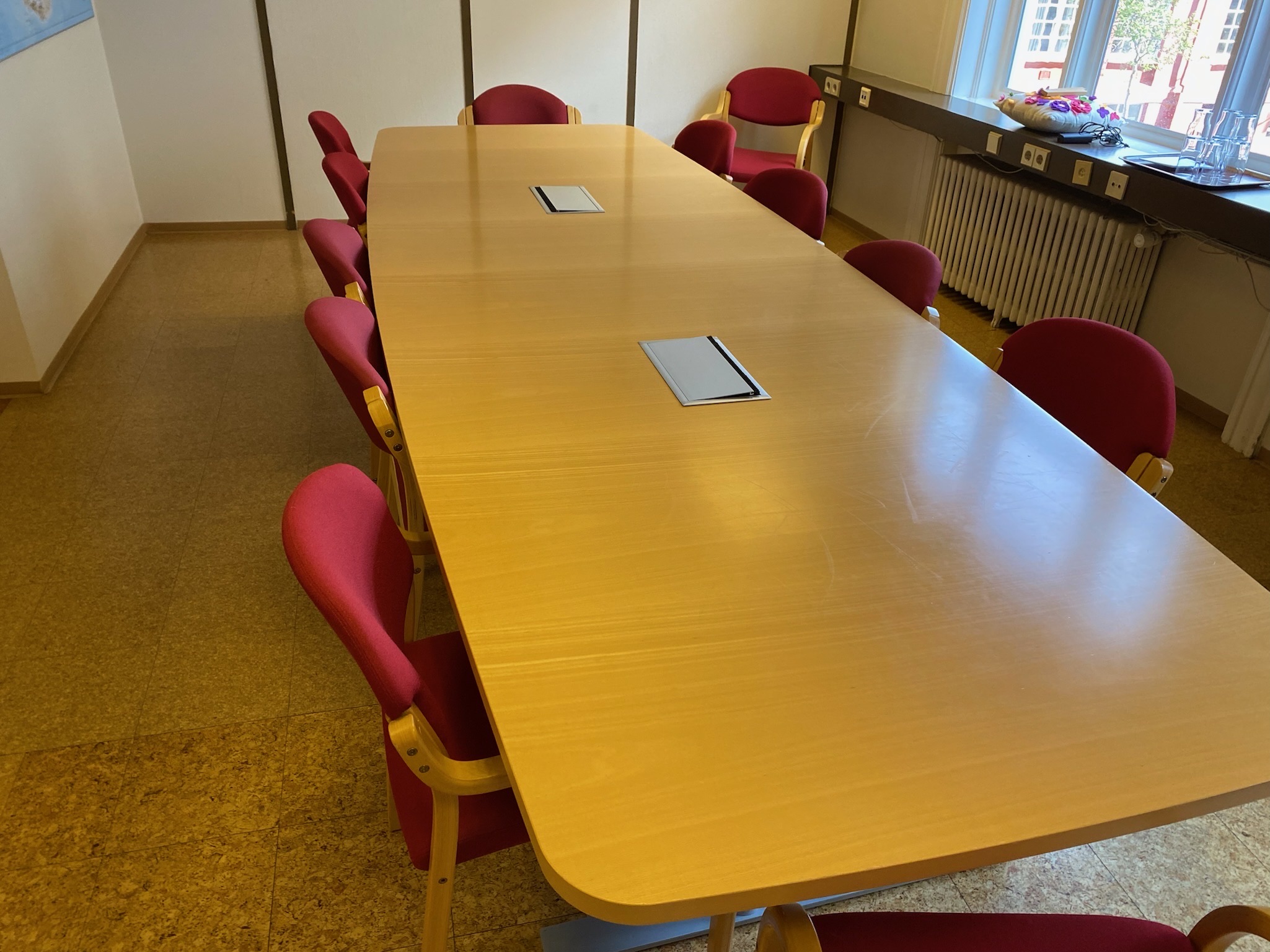 SELT / SOLD Helland fundarsetustólar - staflanlegir 7
