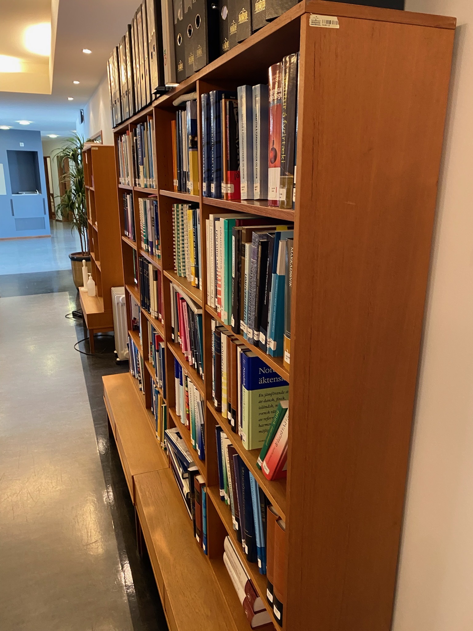 SELT / SOLD Bókahillur með skúffum 3