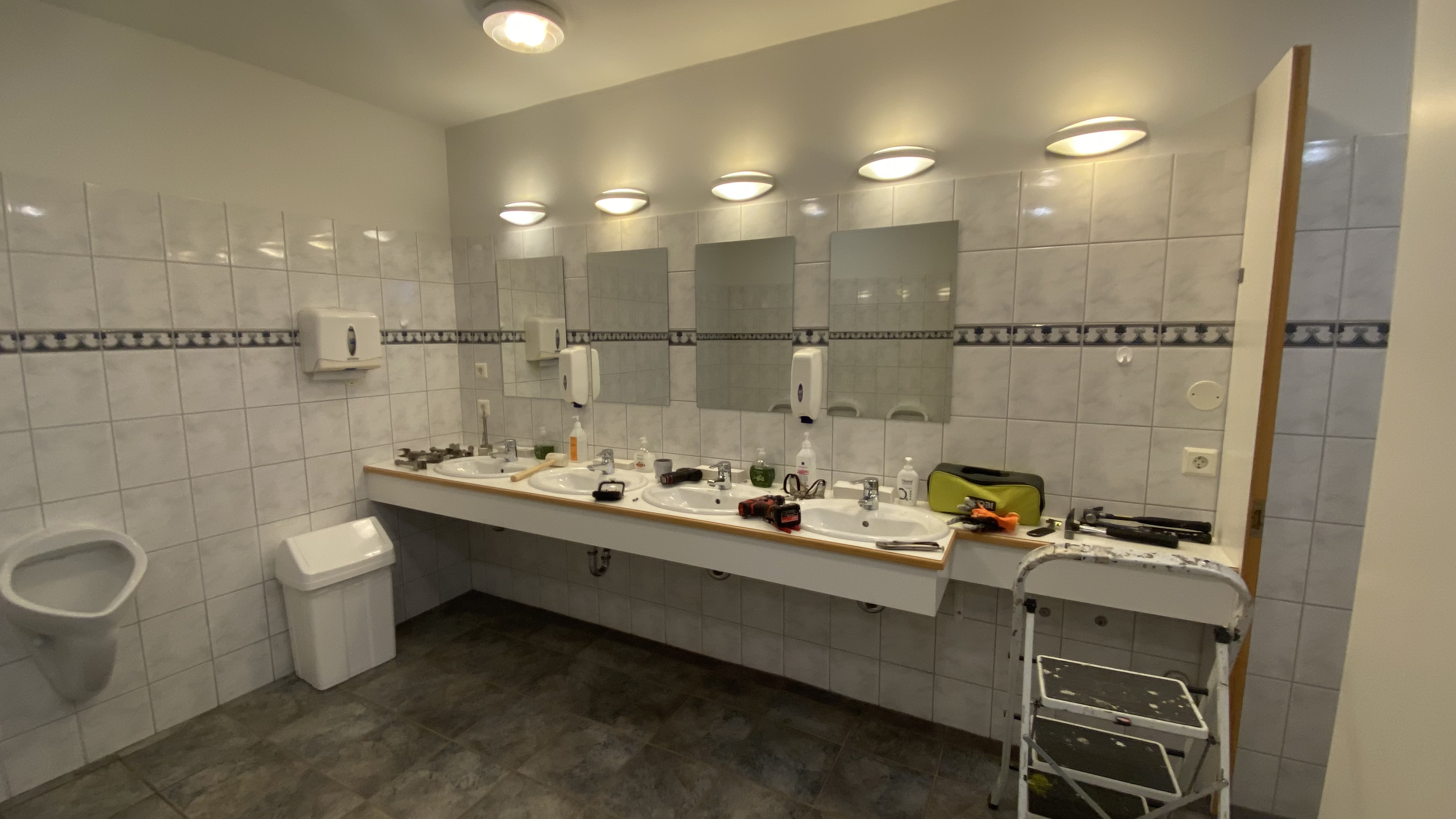 SELT / SOLD - Vaskar - vaskur með blöndunartækjum - 4 stk. Hveragerði