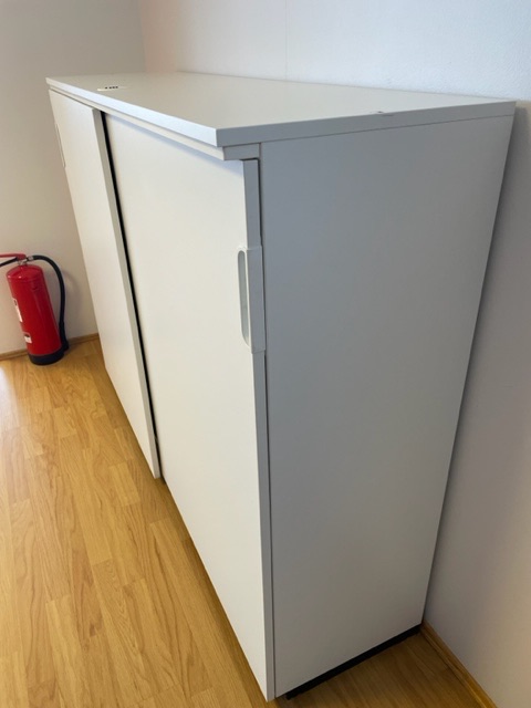 SELT / SOLD - IKEA skenkur með rennihurðum og læsingu (4 stk.) 4