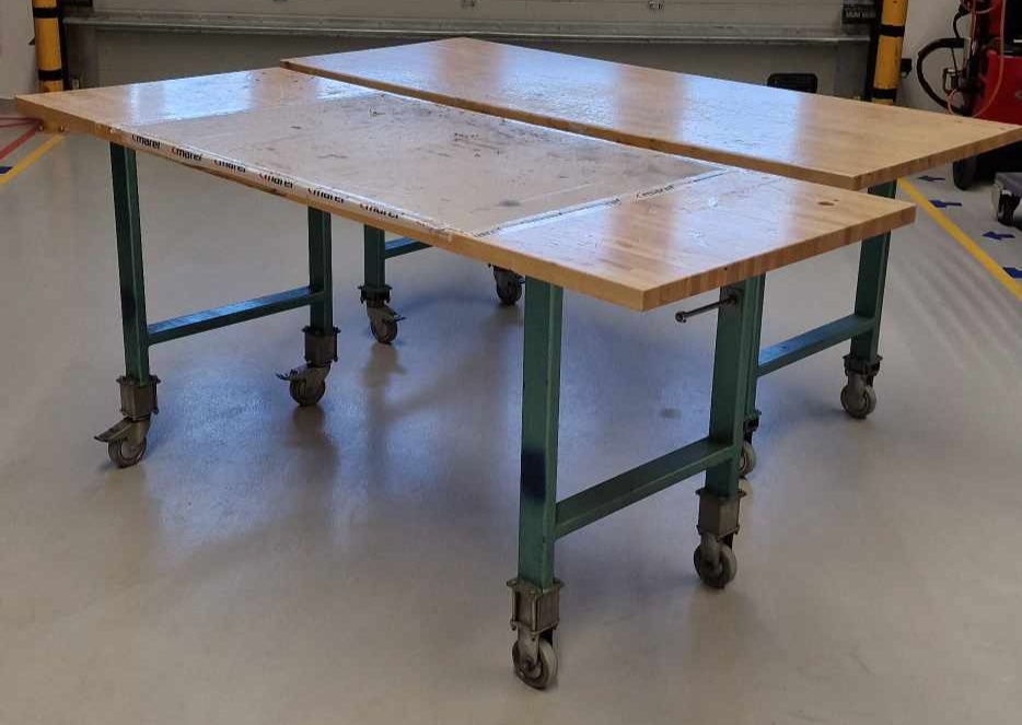 SELT / SOLD - Öflugt vinnuborð á hjólum - 200x80 - gegnheilt