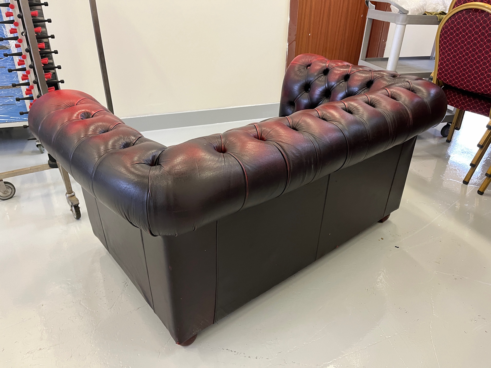 SELT / SOLD - Glæsilegur Chesterfield leðursófi, B150 x D85 sm. 5