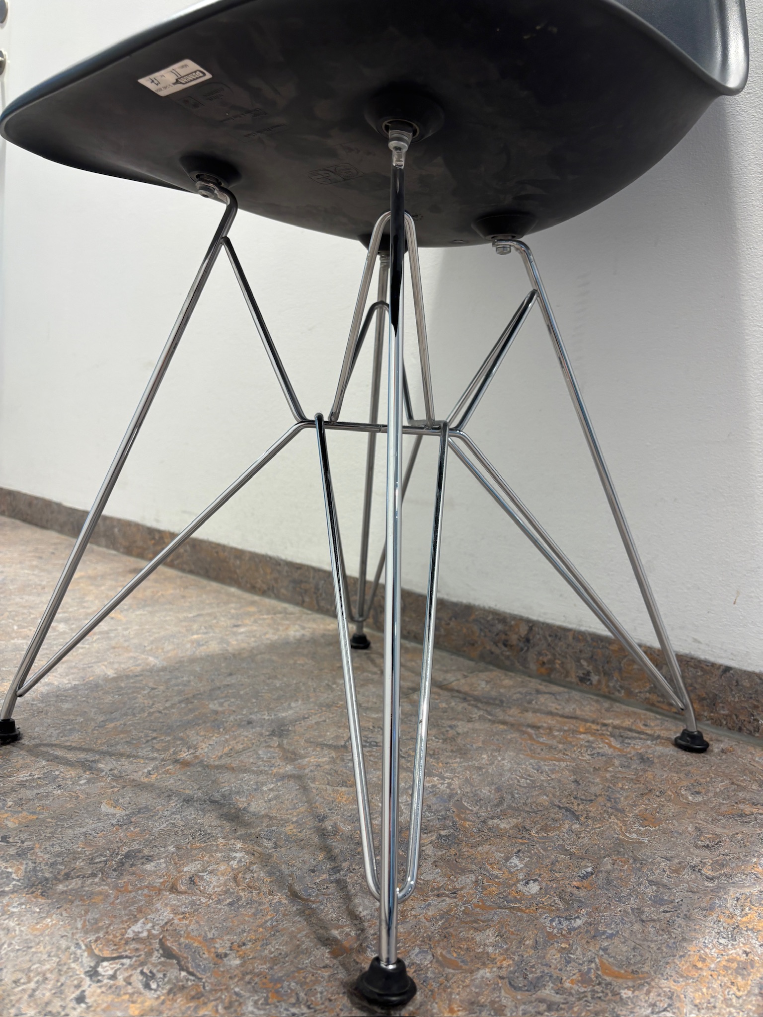 SELT / SOLD Vitra borðstofustóll frá Pennanum 4