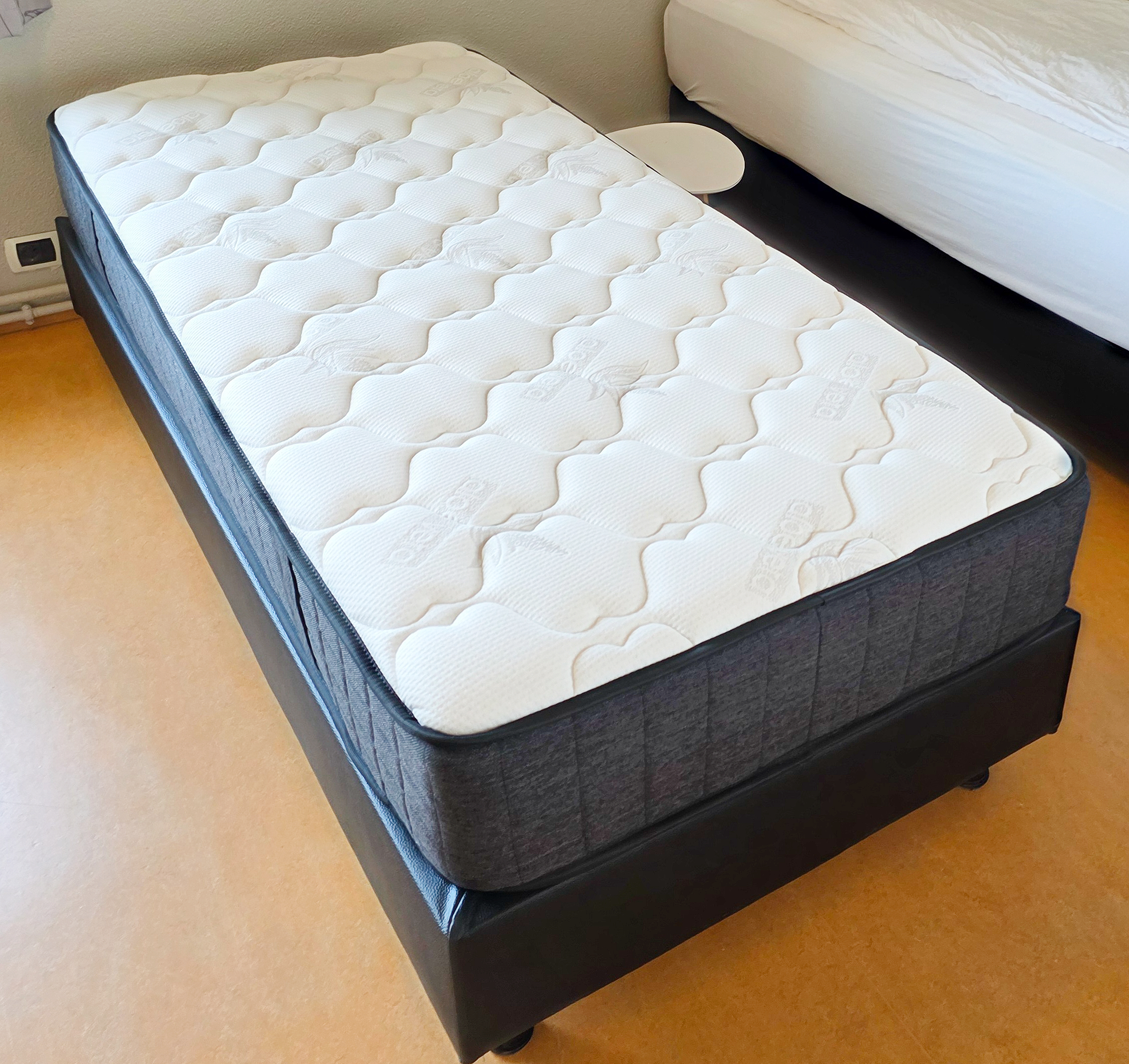 SELT / SOLD Nature's Rest Luxury rúm með botni frá Dorma