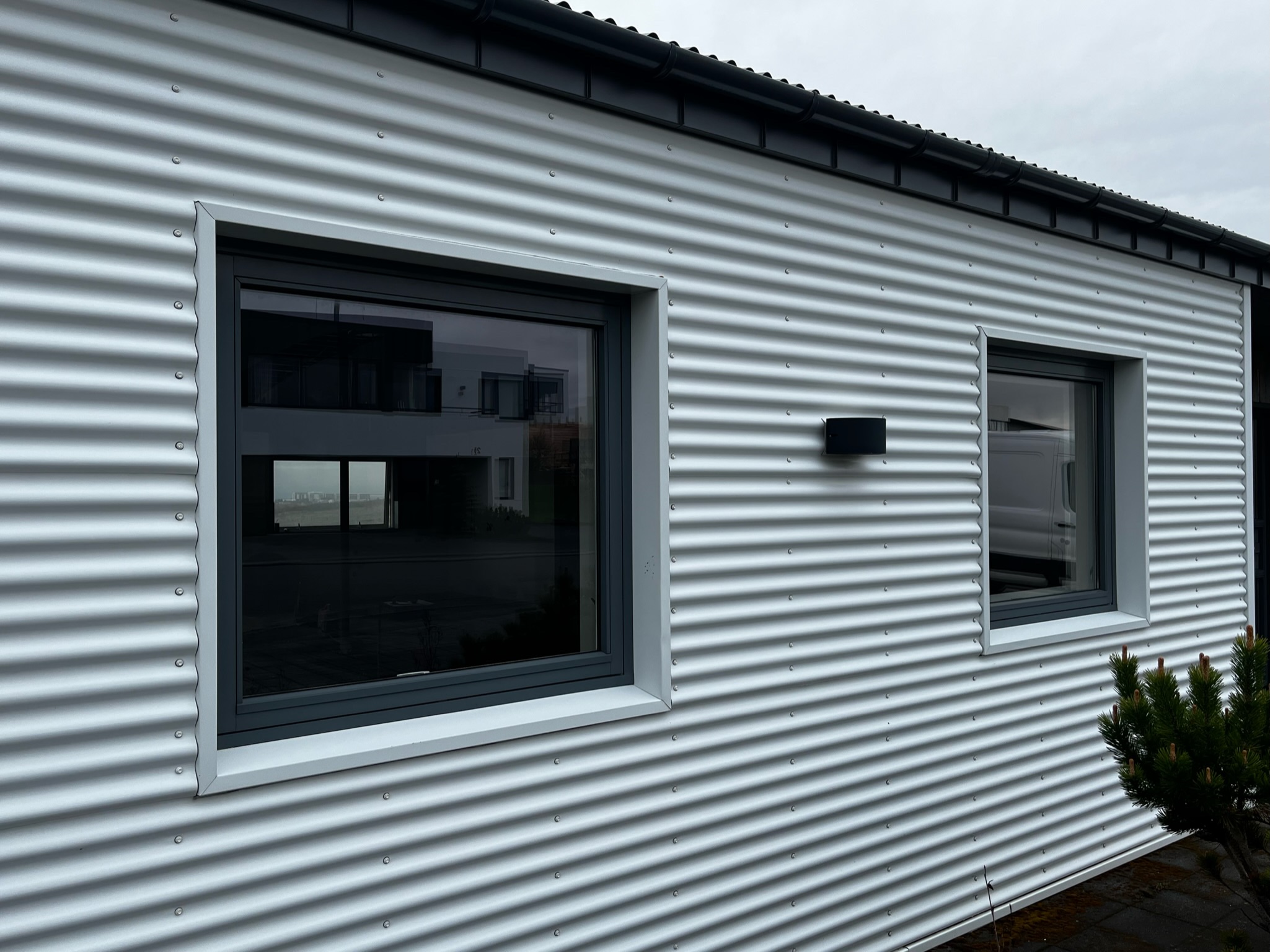 SELT / SOLD - Gluggar - opnanlegir - B128,5 x H118 sm. (2 stk.) 2