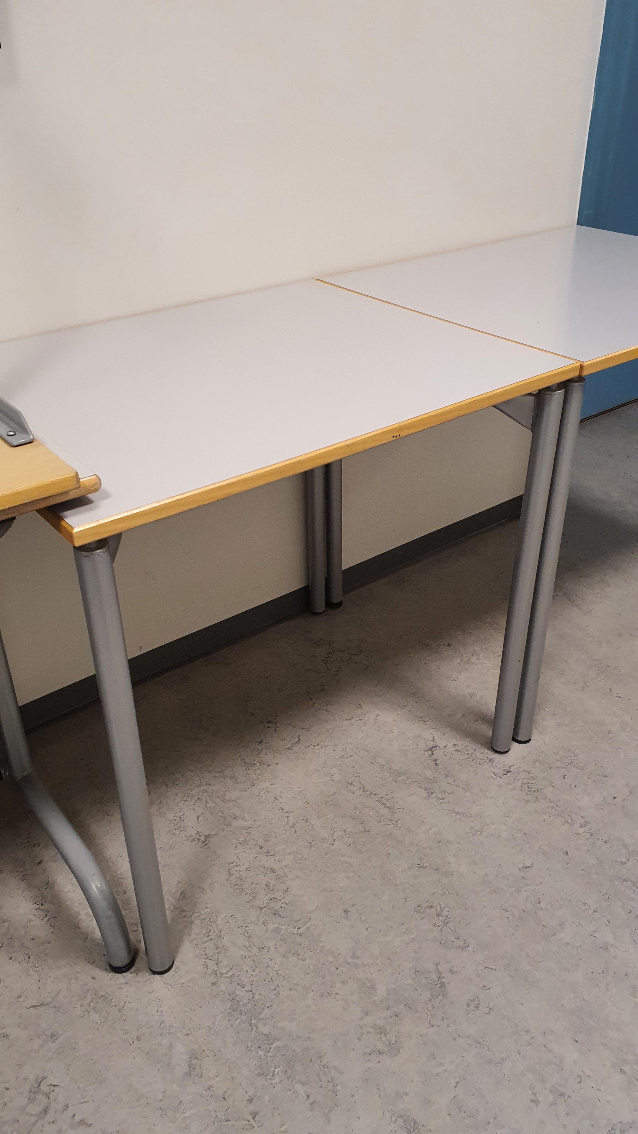 SELT / SOLD Skrifborð, B80xD65sm 2