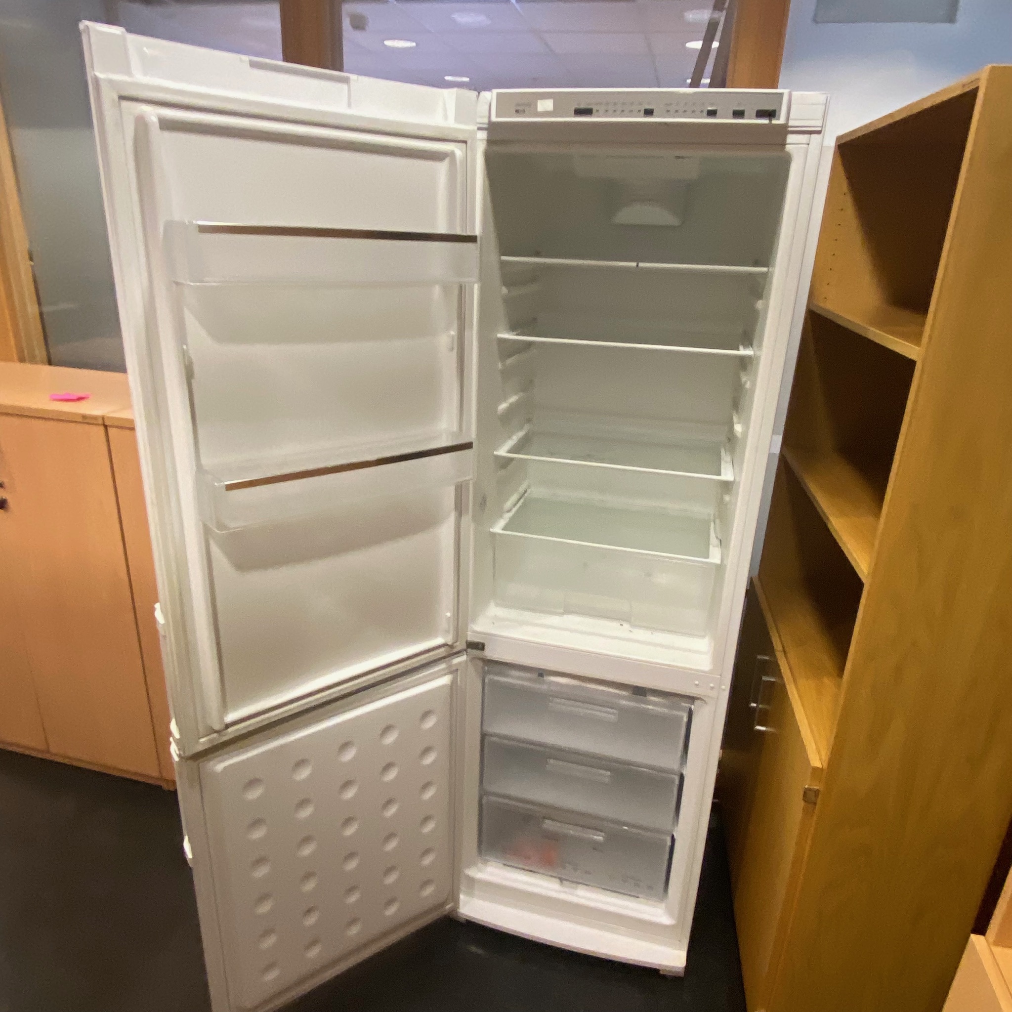SELT / SOLD Siemens ísskápur með frysti, H186sm. 2