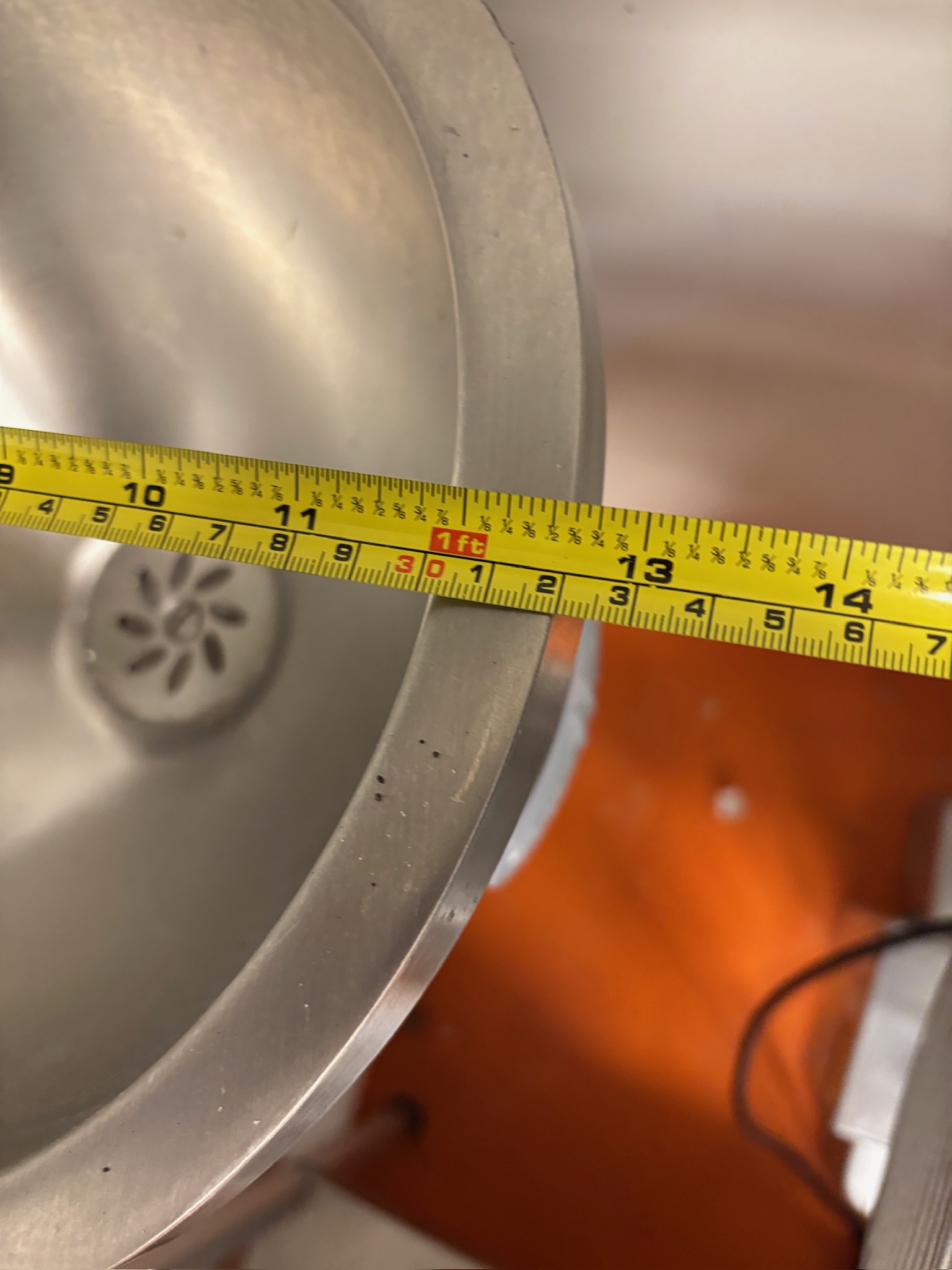 SELT / SOLD Stálhandlaug m/hnéhnappi 7