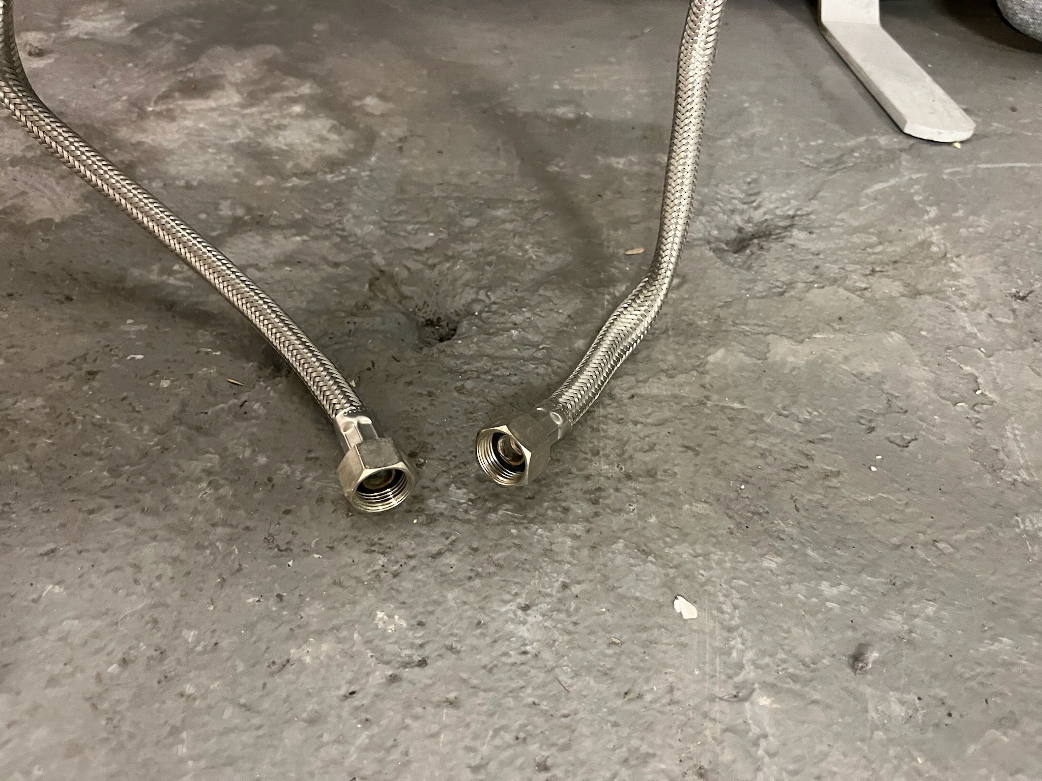 SELT / SOLD Ryðfrítt stálborð með vöskum og blöndunartæki, L180 B60 x H82 7