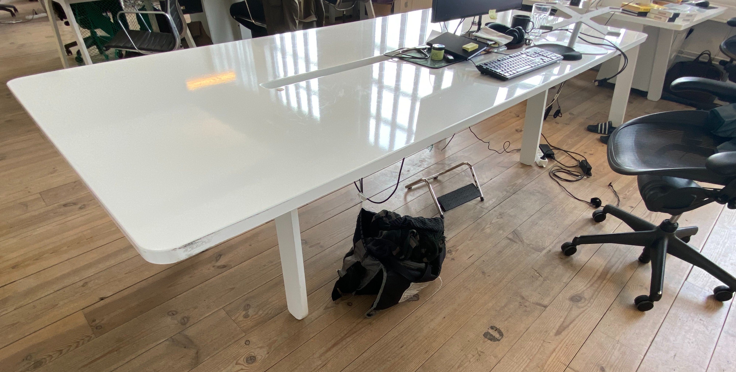 SELT / SOLD skrifborð - starfsstöð - fundarborð - vinnuborð - sérsmíði 2