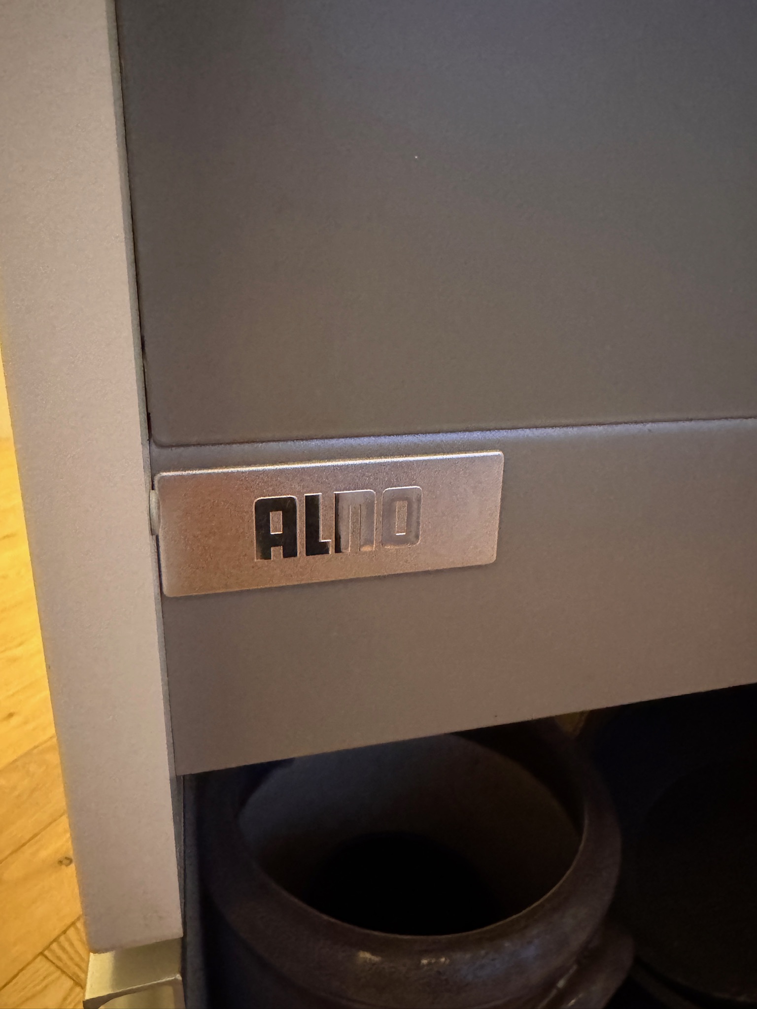 SELT / SOLD Alno eldhúseyja með helluborði 13
